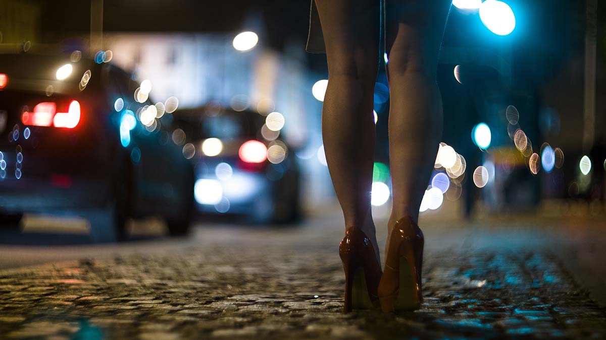 Loverboys manipulieren junge Mädchen und Frauen und zwingen sie zur Prostitution, ©rafalbloch - stock.adobe.com