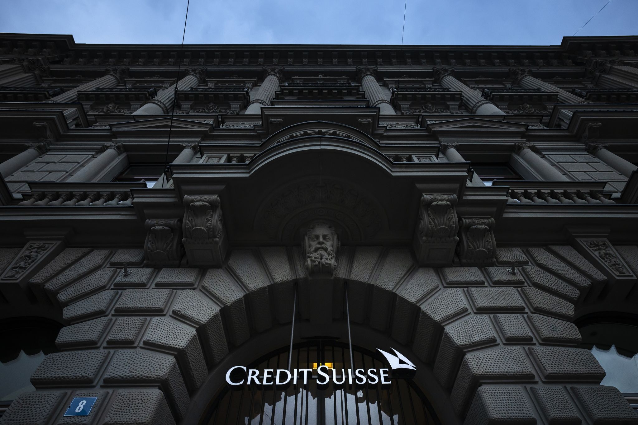 Laut Schweizerischer Nationalbank und  Schweizer Finanzmarktaufsicht erfüllt die Credit Suisse bei Kapitaldecke und Liquidität die erhöhten Anforderungen für systemrelevante Banken.