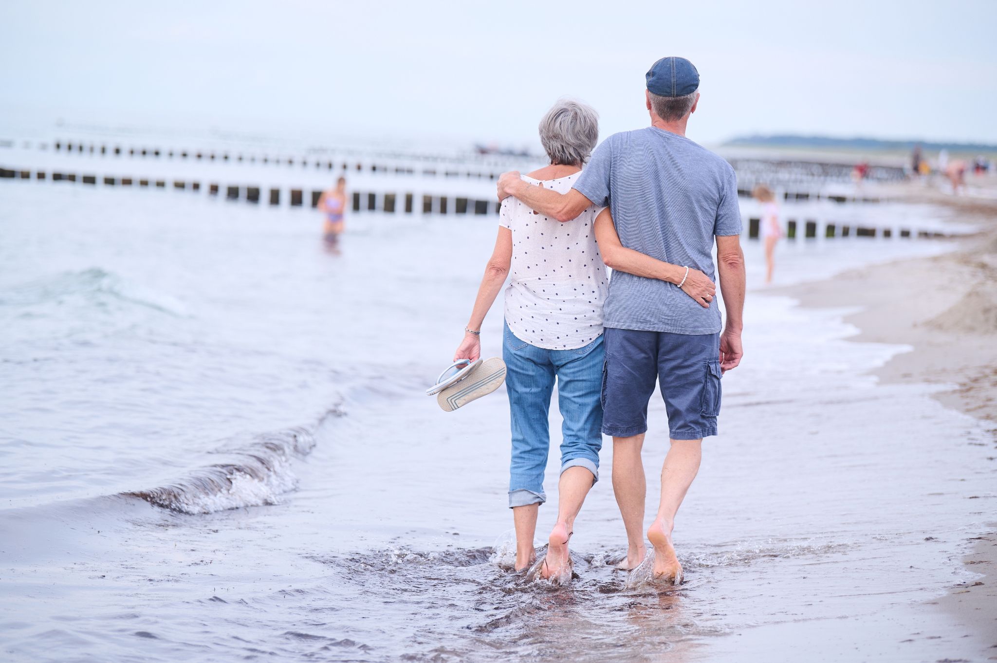 Wer sich frühzeitig mit der Rente befasst, kann es im Ruhestand womöglich etwas gemütlicher angehen.