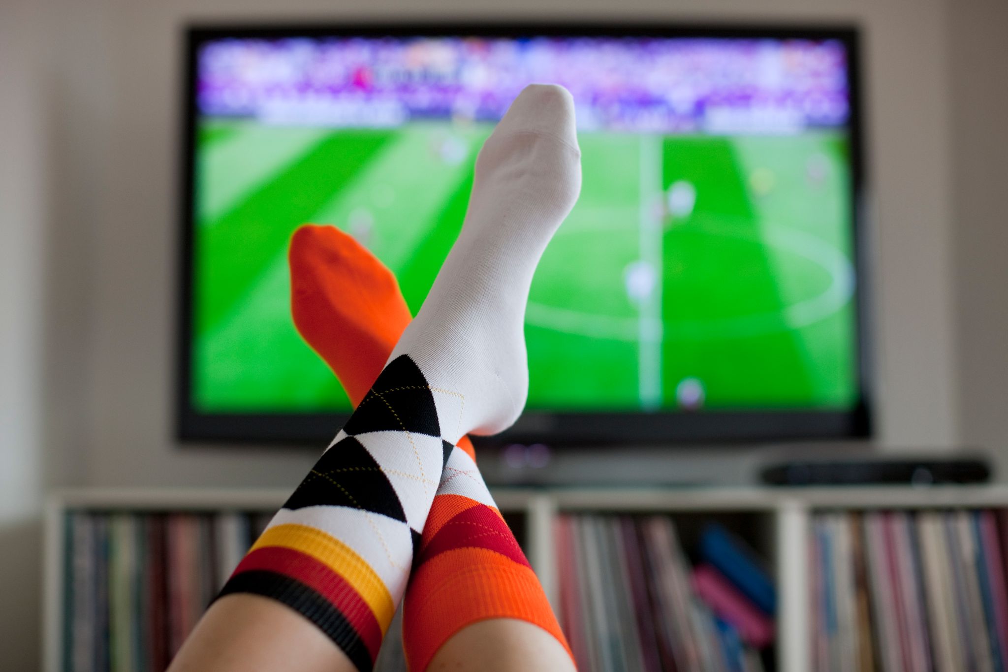 Zur Fußball-EM zog beim Händler Expert die Nachfrage nach Fernsehgeräten an. (Symbolbild)