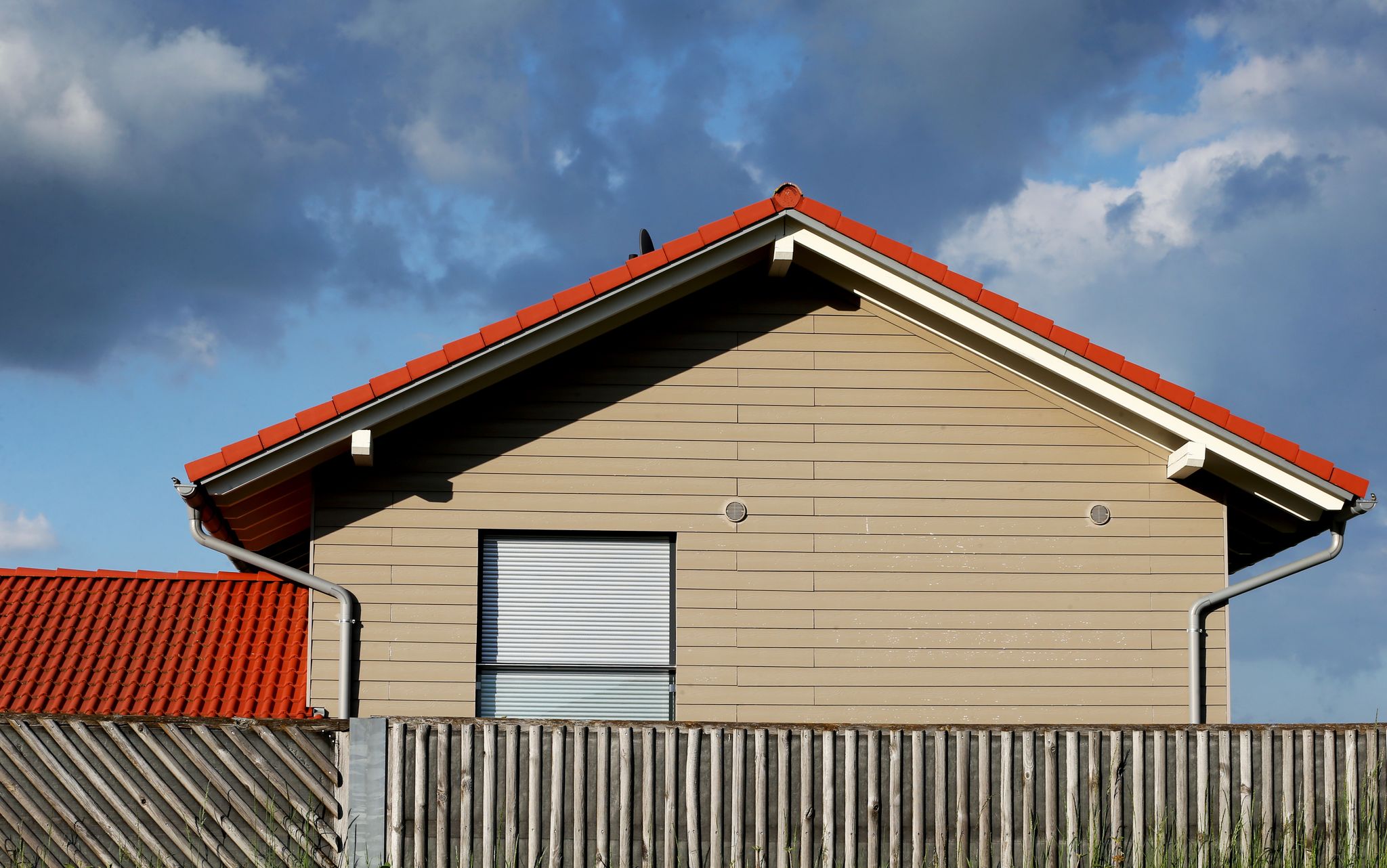 Dach des Eigenheims frisch energetisch saniert? Dann kann das unter Umständen die Steuerlast senken.