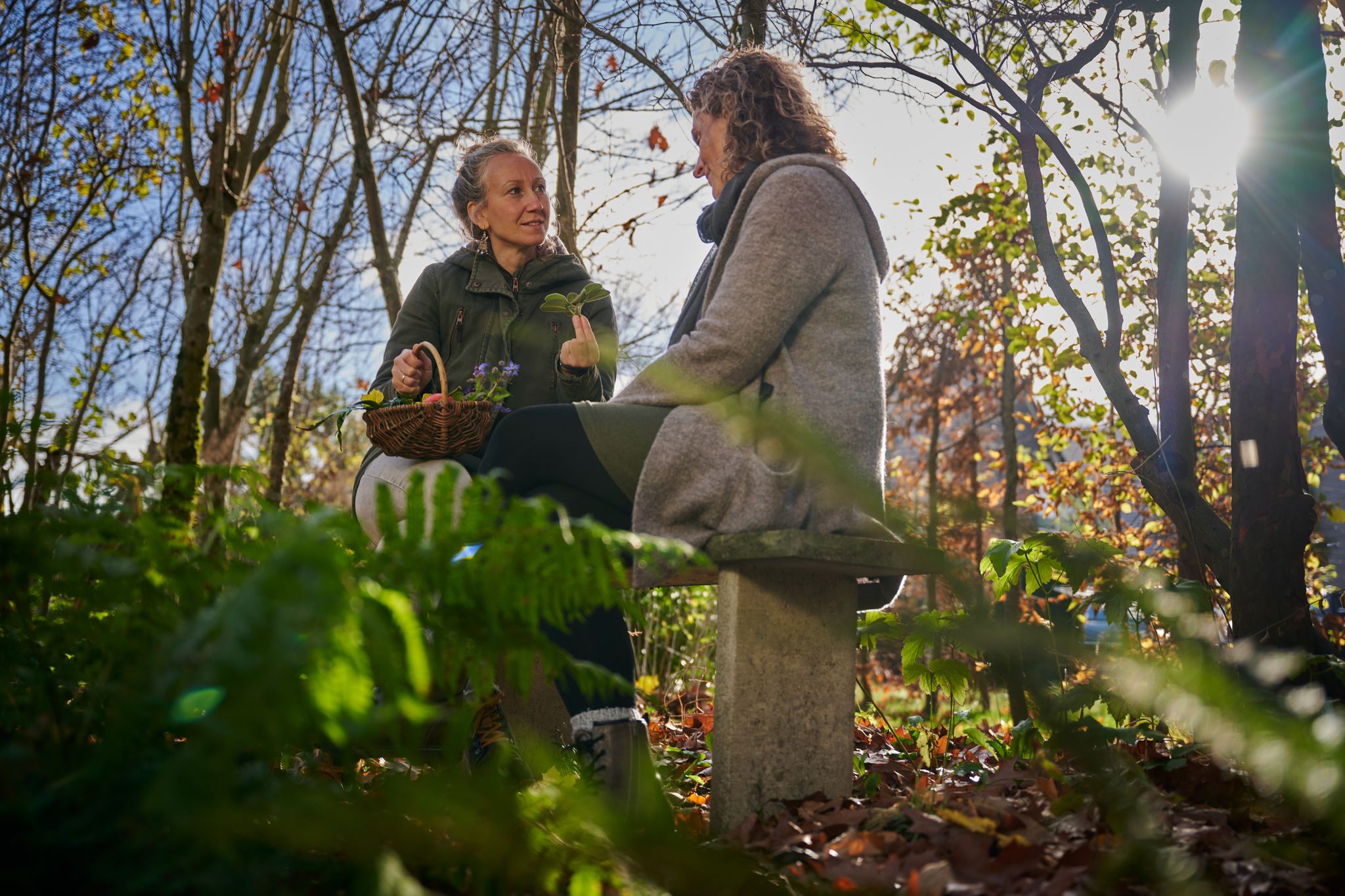 Vermittelt Wissen und kocht mit ihren Gästen: Kräuterpädagogin Nadine Albers.