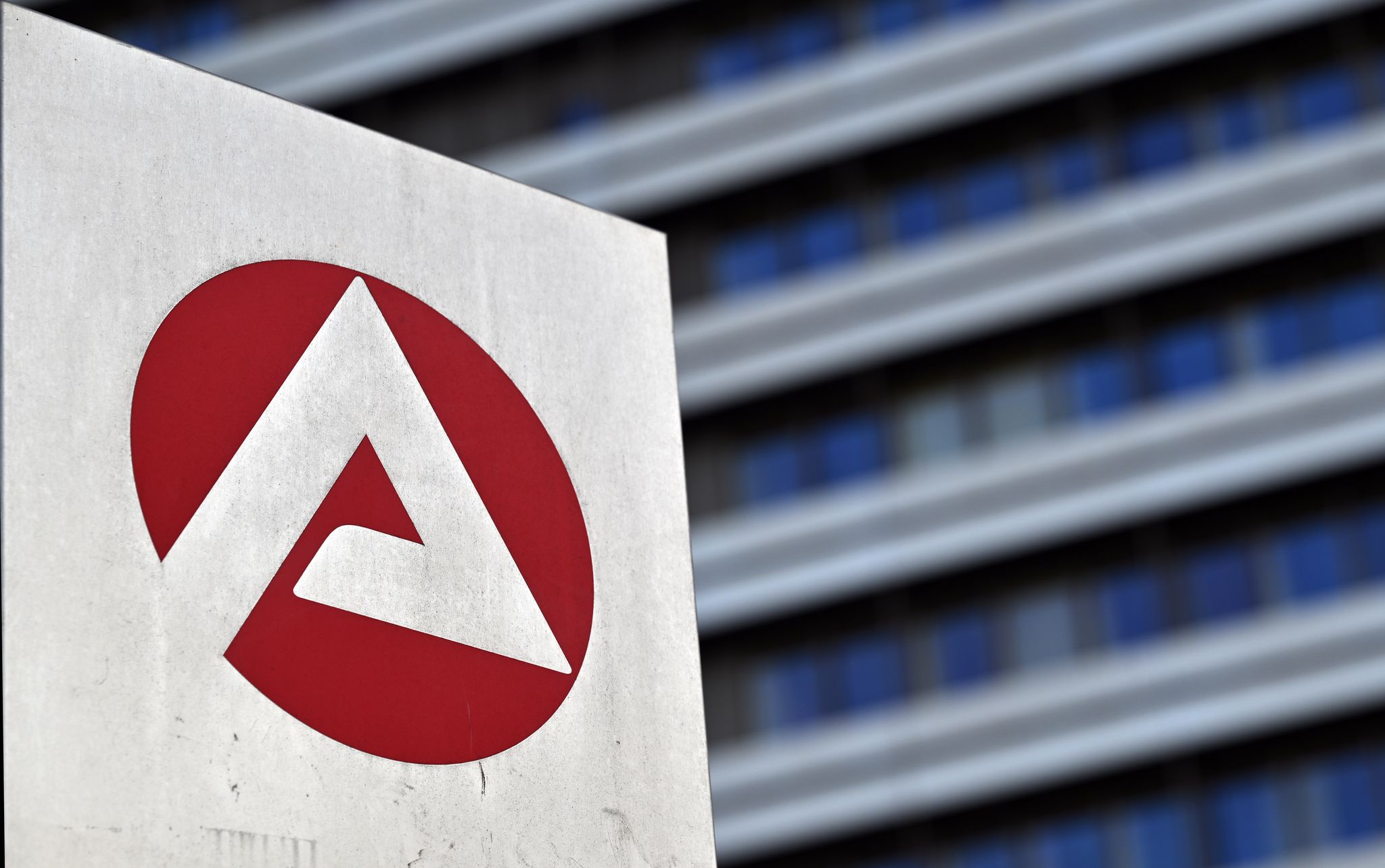 Die Bundesagentur für Arbeit gibt die Arbeitsmarktstatistik für Oktober bekannt.