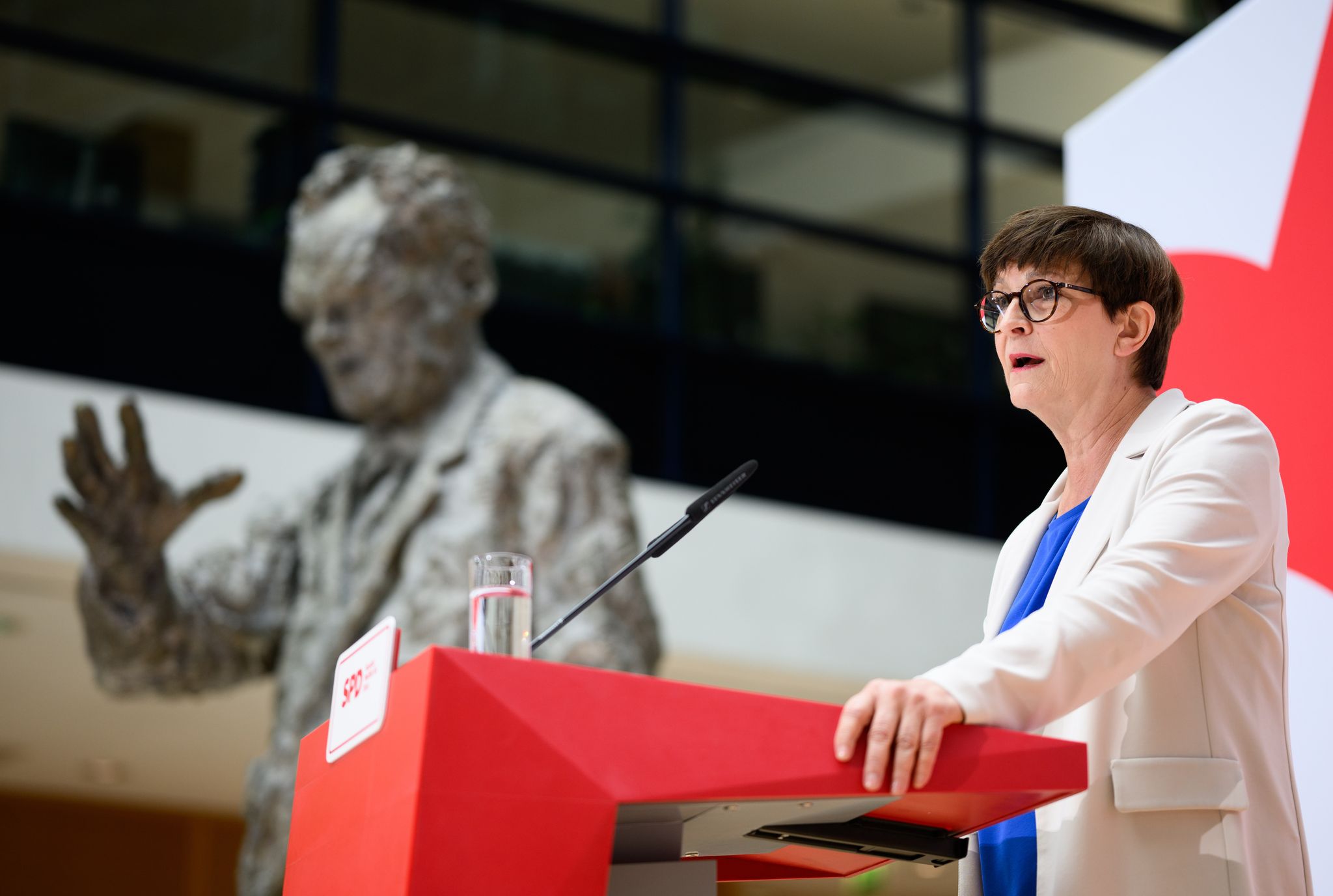 Die SPD will laut Saskia Esken konkrete Steuerberechnungen im «Regierungsprogramm» vorlegen.