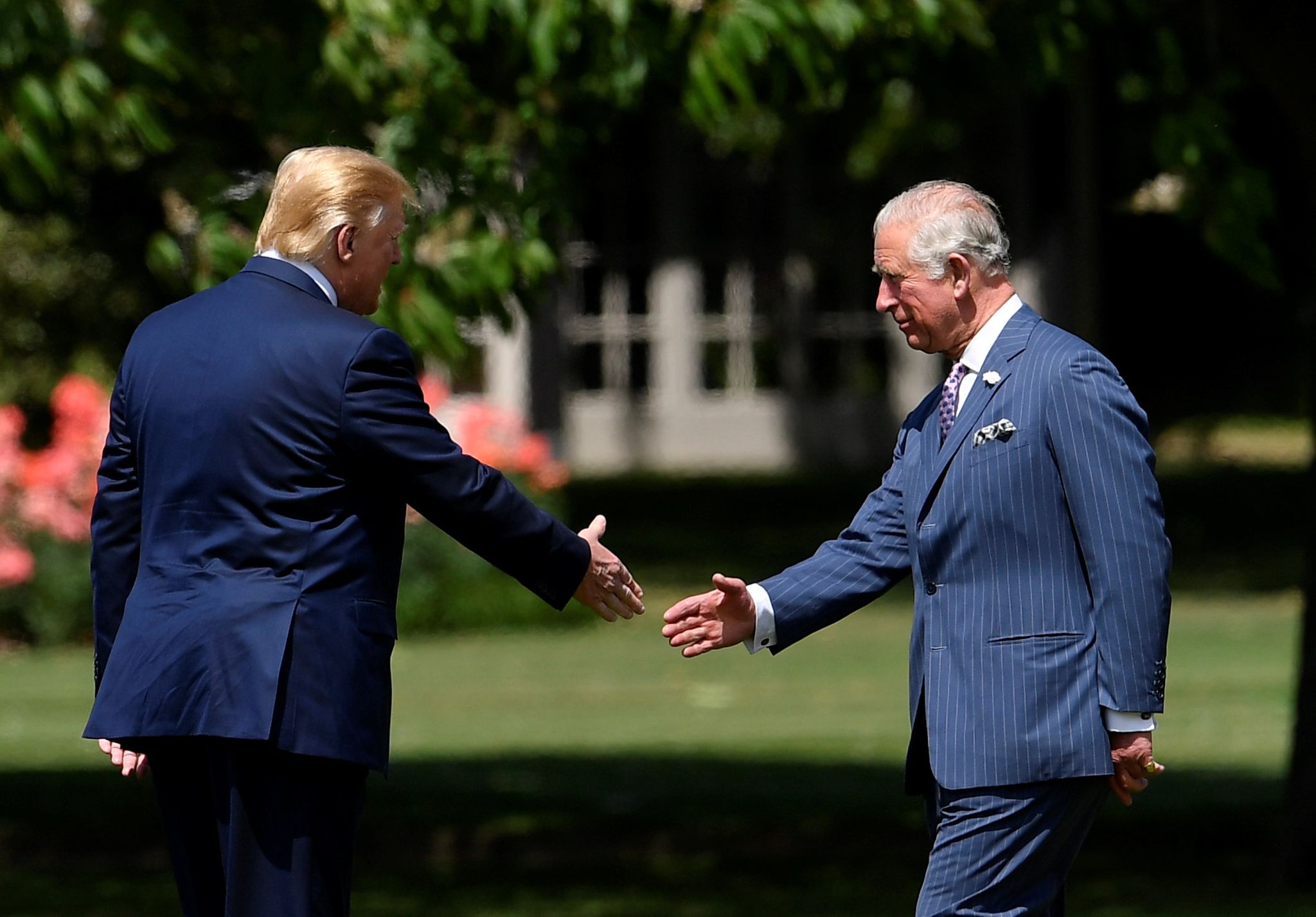 Die Geheimwaffe des Premiers? König Charles (r.) soll sich gut mit Trump verstehen. (Archivbild)