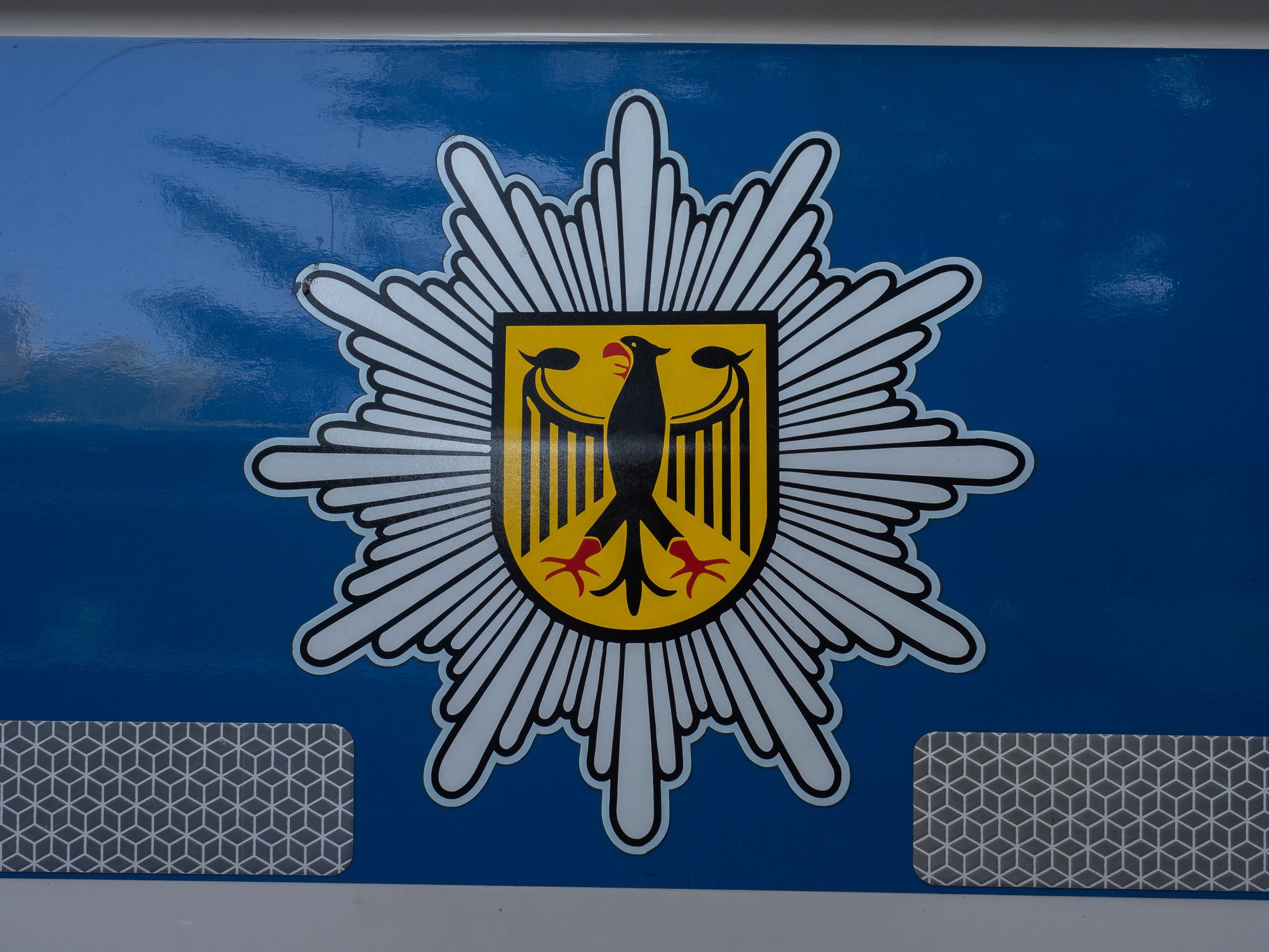 Die Bundespolizei in München und die Staatsanwaltschaft Traunstein haben erfolgreich gegen eine Schleuserbande ermittelt. (Symbolbild)