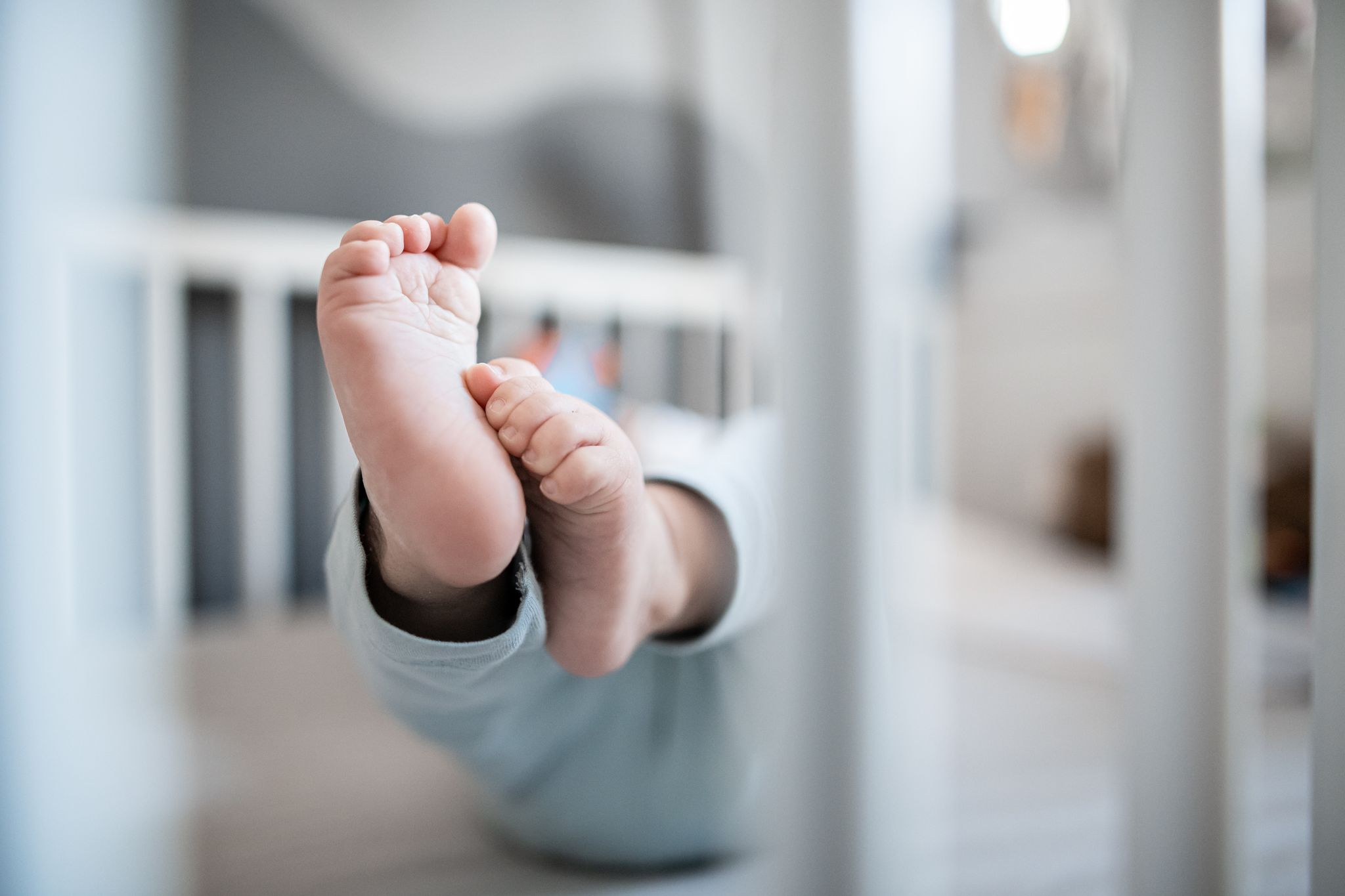 Bei einer Kinderwunschbehandlung im Ausland sollten wichtige Faktoren wie Klinikwahl, Kosten und rechtliche Lage beachtet werden.