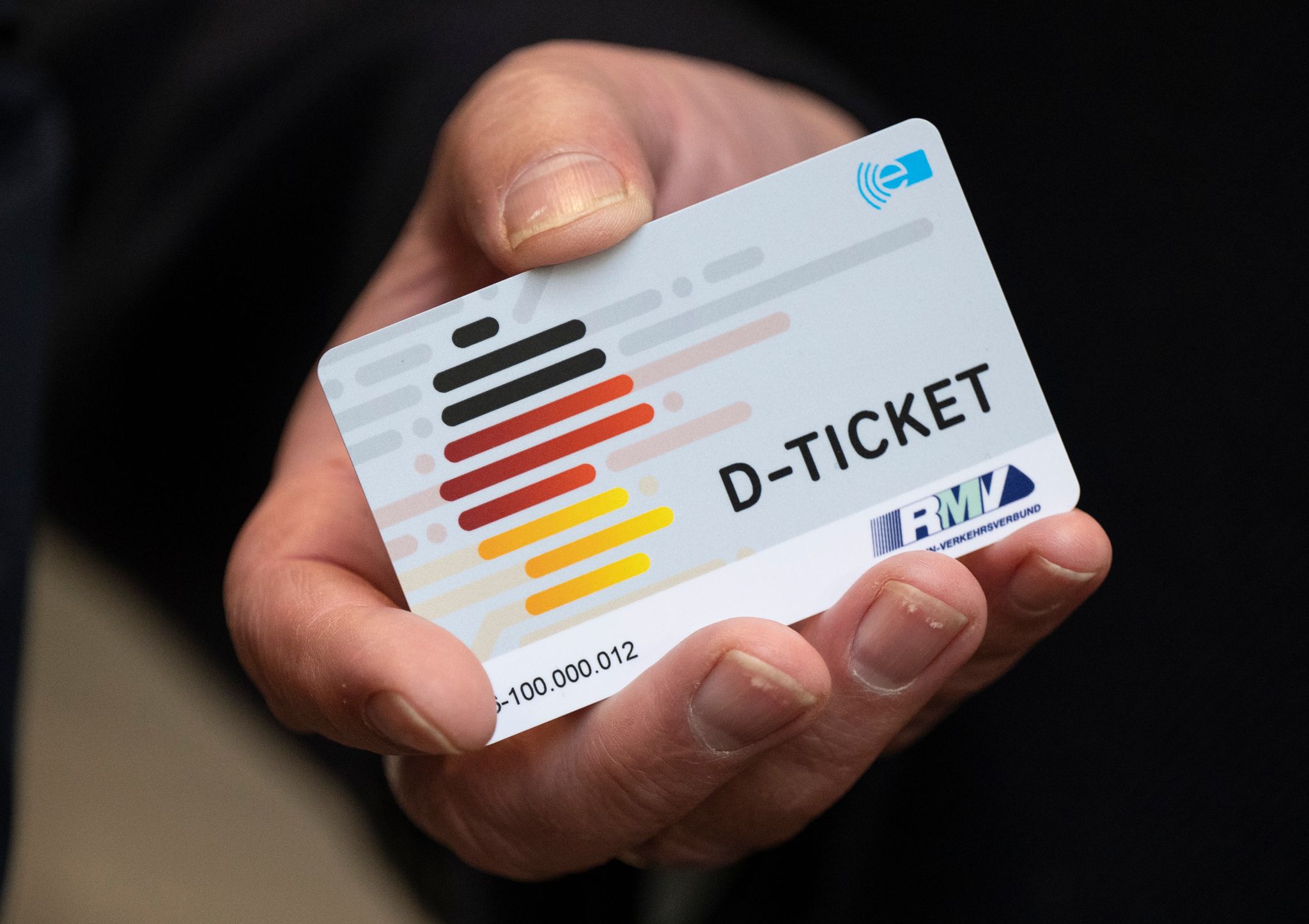 Droht mit der dem Aus der Ampel-Regierung auch das Ende des Deutschlandtickets? (Archivbild)