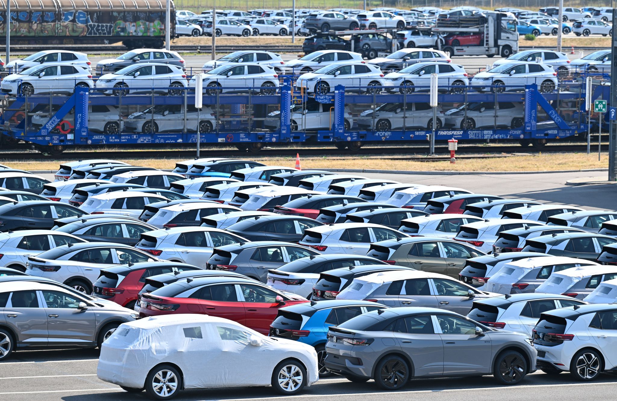 Die deutsche Industrie steht unter Druck - darunter Schlüsselbranchen wie die Automobilbranche (Archivbild).