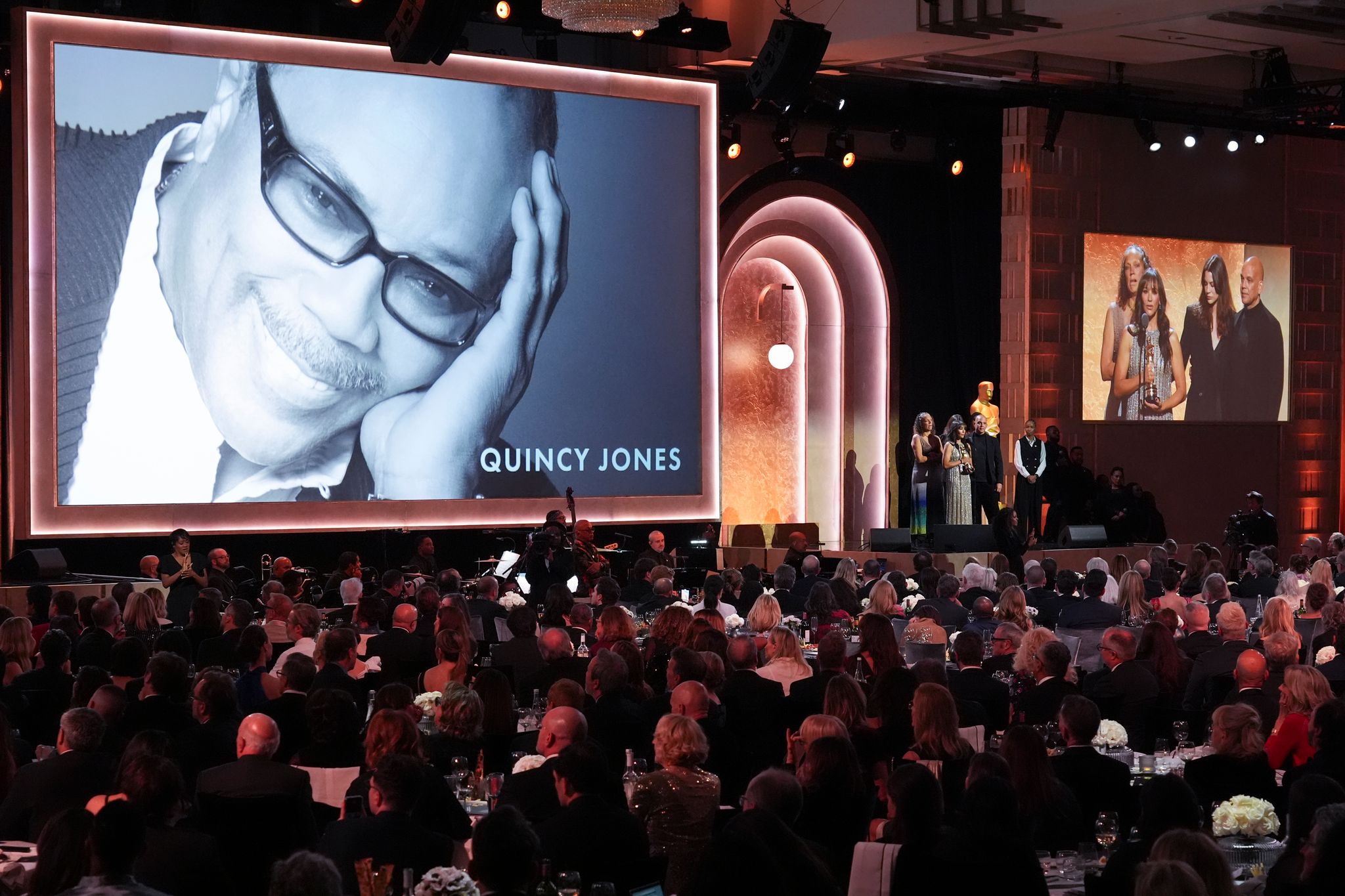 Der kürzlich verstorbene Musikproduzent Quincy Jones ist Preisträger eines Ehren-Oscars.