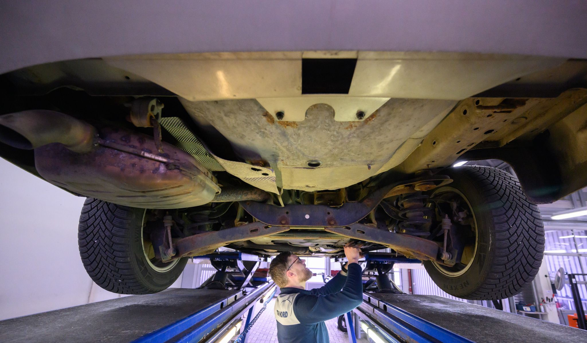 Mehr als jeder fünfte Wagen wies bei der Hauptuntersuchung zuletzt erhebliche oder sogar gefährliche Mängel auf. (Archivbild)h