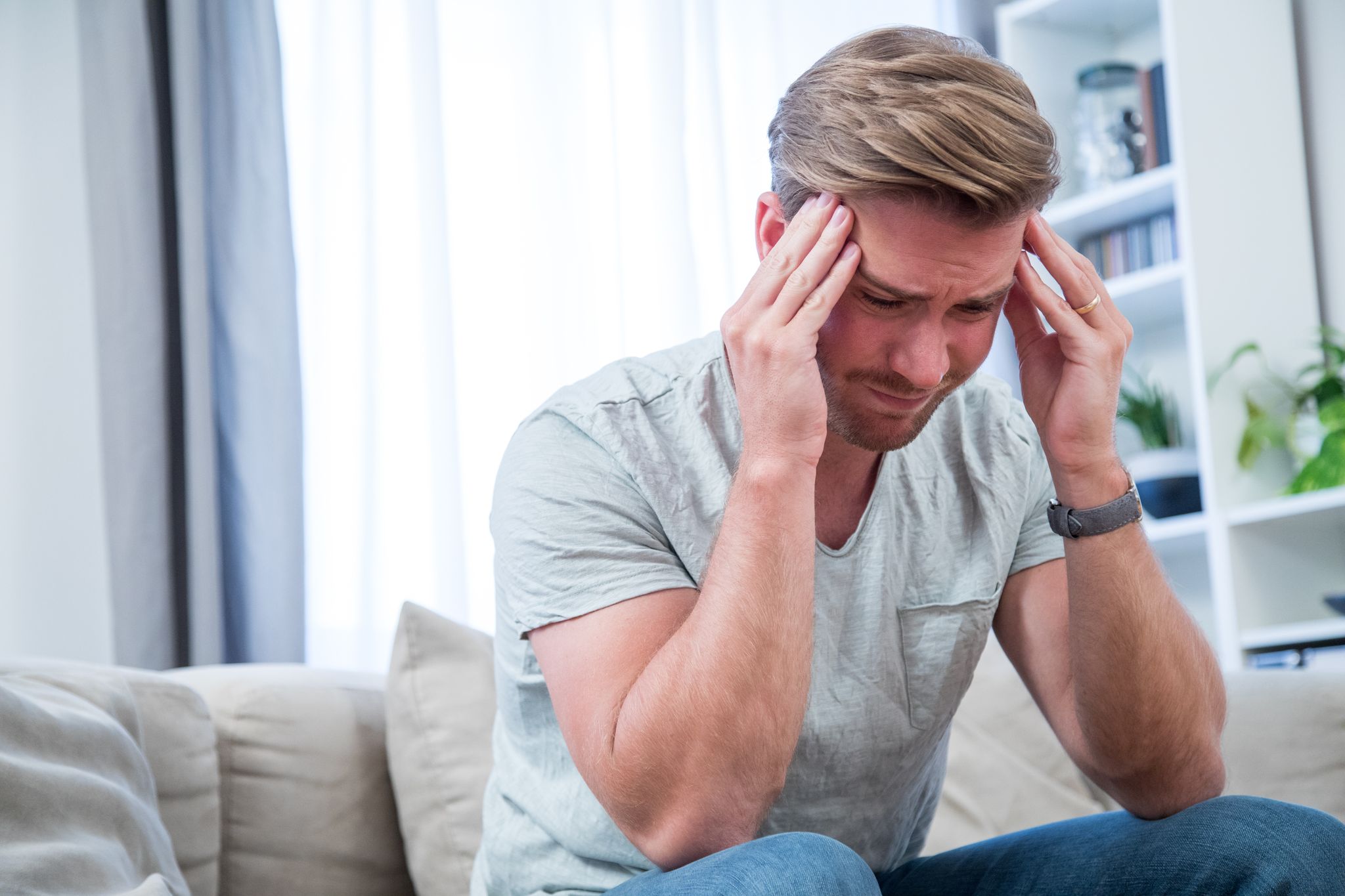 Sie haben gesundheitliche Beschwerden und vermuten schädliche Stoffe in der eigenen Wohnung? Dann muss der erste Schritt nicht gleich eine teure Schadstoffmessung sein.