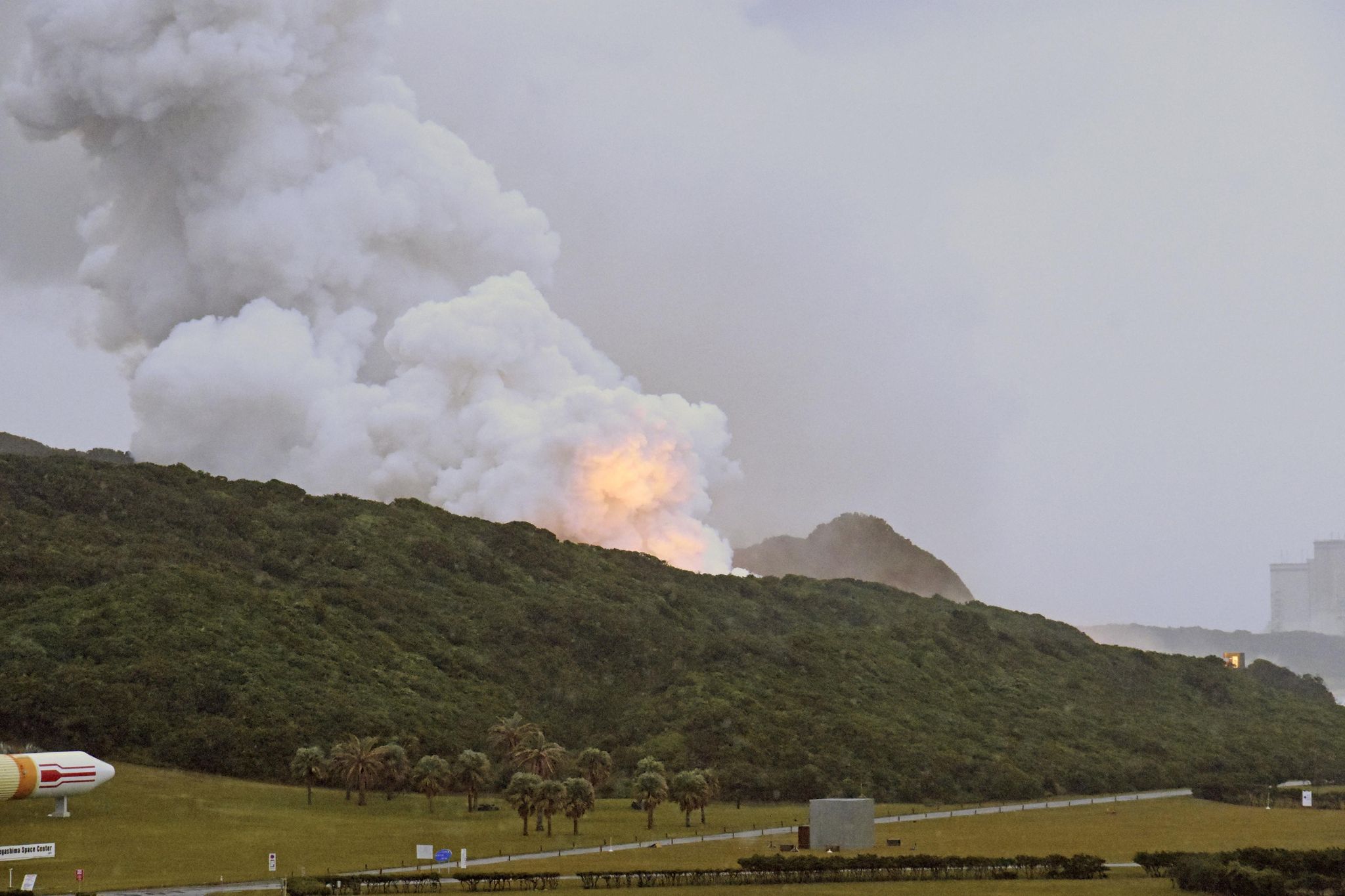 Erneut geht ein Triebwerk für die japanische Kleinrakete Epsilon S in Flammen auf.