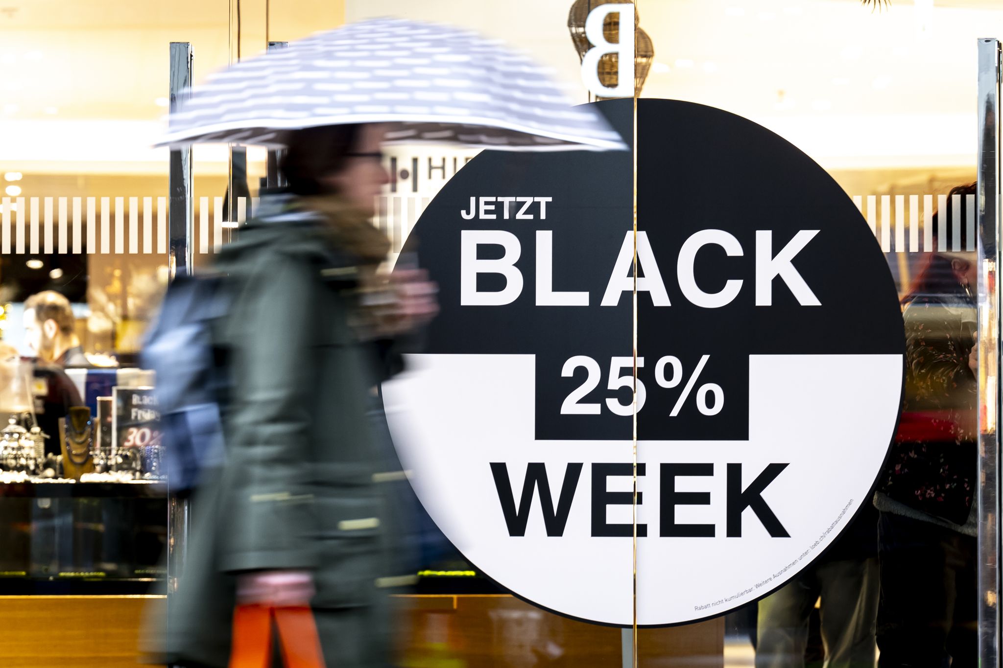 Cyberkriminalitätsexperten warnen Verbraucher vor Betrügern beim Black Friday.