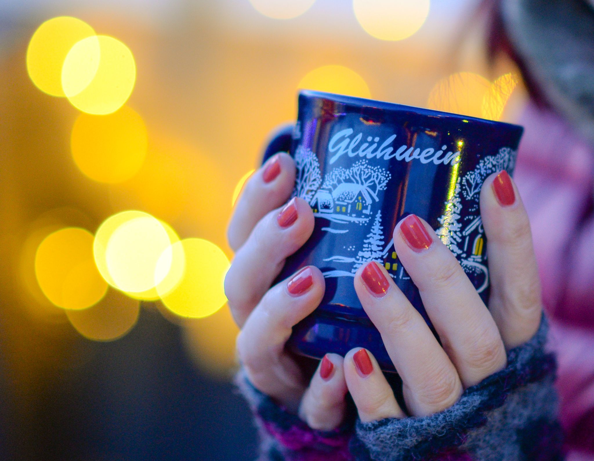 Nichts wärmt besser auf dem Weihnachtsmarkt als ein heißer Glühwein.