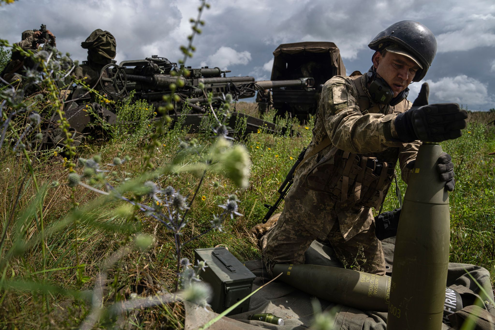 Eine von den USA gelieferte Haubitze im Einsatz in der Ukraine. Die USA sind der wichtigste Waffenlieferant des von Russland angegriffenen Landes. (Archivbild)