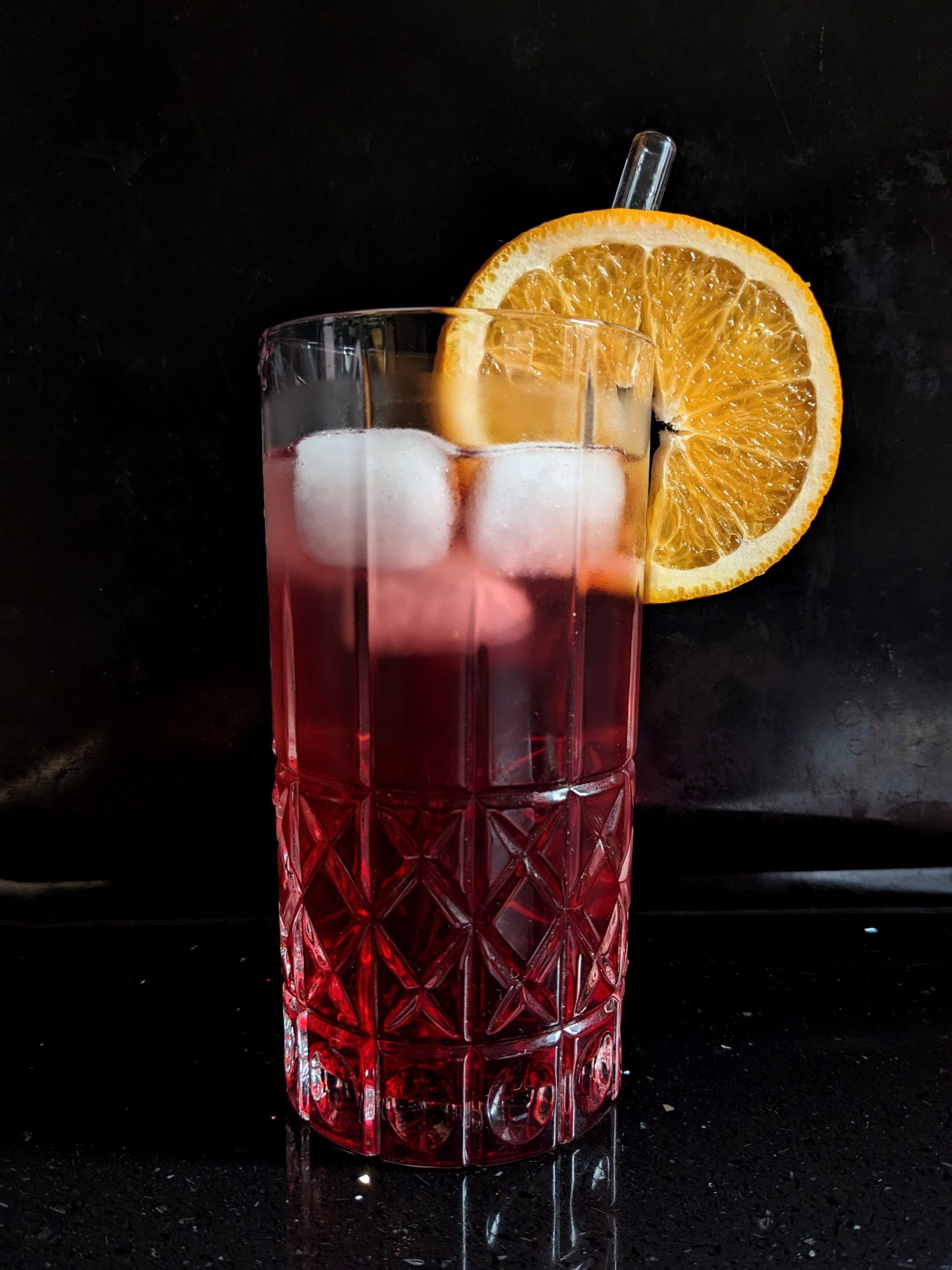 Party-Star im Glas: Cocktail «Red Carpet». Rot wie der Teppich wird er durch Grenadine.