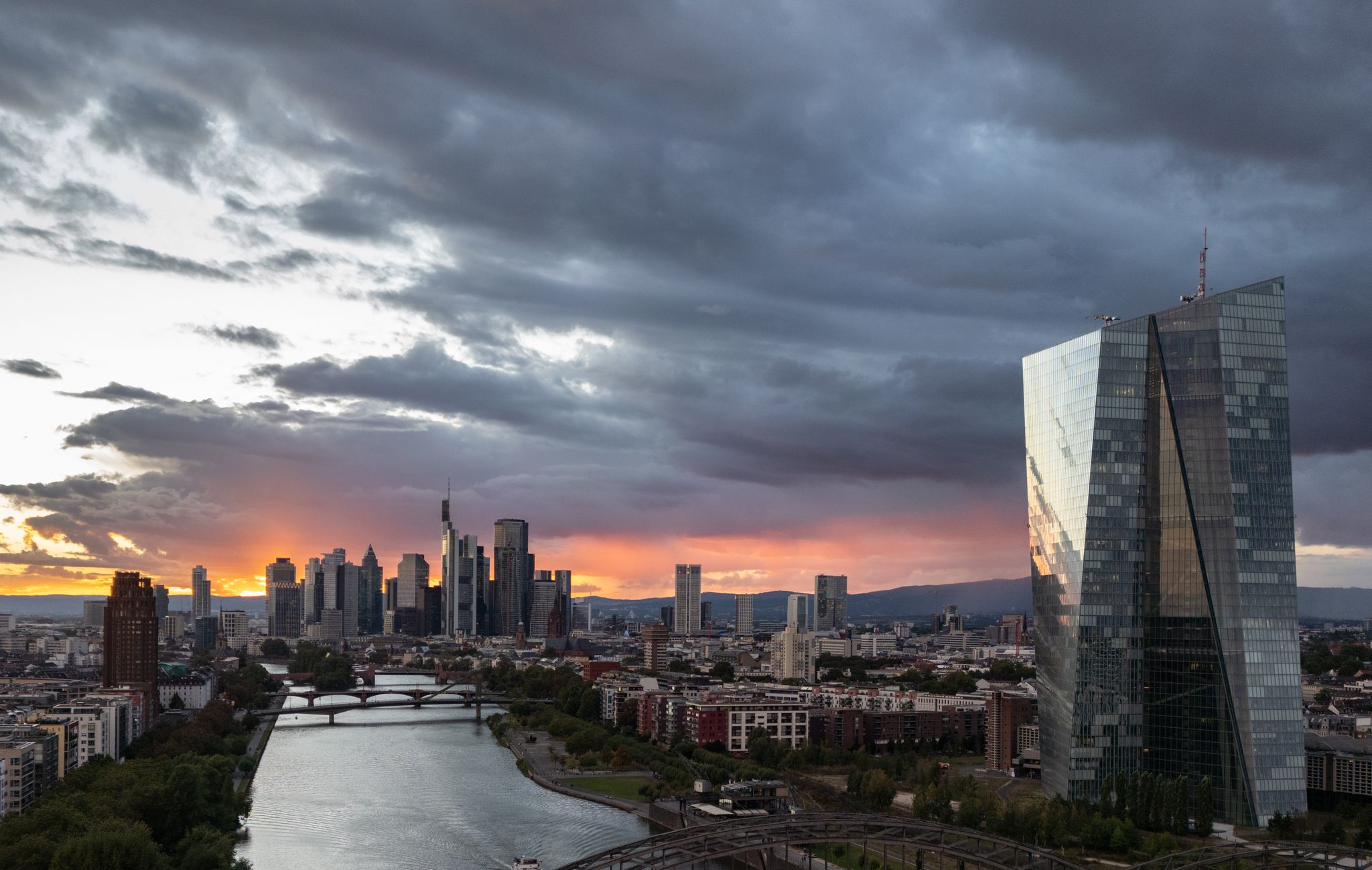 Die Europäische Zentralbank in Frankfurt: Währungshüter mahnen Fortschritte an. (Archivbild)