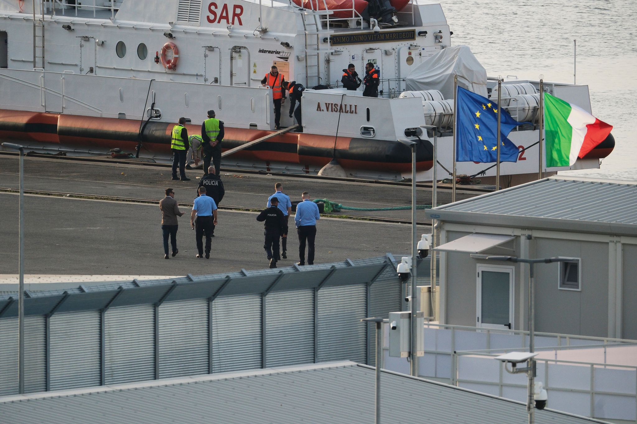 Gerichte hoben zweimal hintereinander die Inhaftierung von Migranten in den albanischen Lagern auf, nachdem sie zuvor von den Behörden auf dem Weg nach Europa im Mittelmeer gestoppt worden waren. (Archivbild)