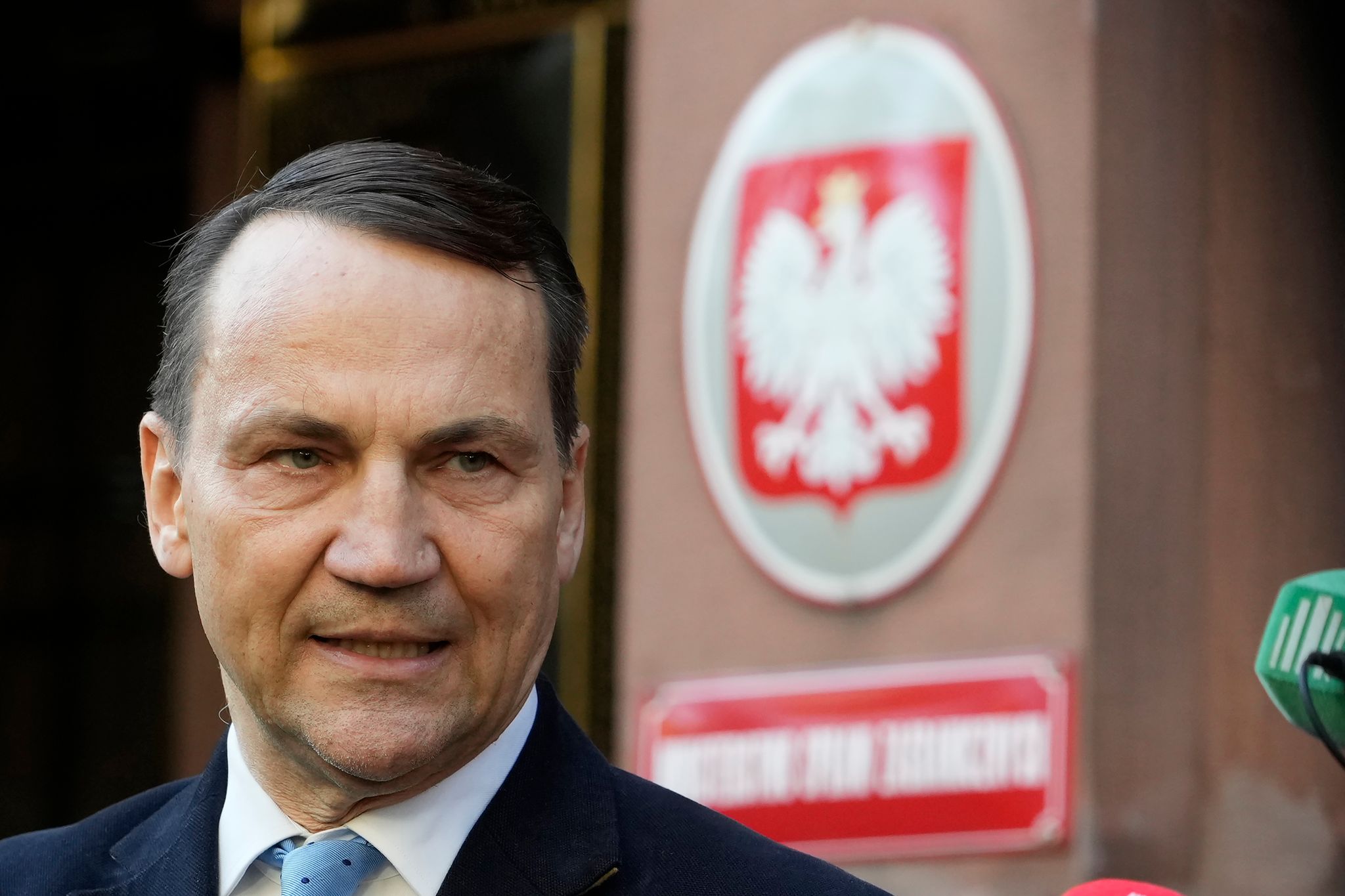 Polens Außenminister Radoslaw Sikorski möchte gerne bei der Präsidentschaftswahl im Mai antreten. Dafür muss er sich einer Vorwahl in seiner Partei stellen. (Archivbild)