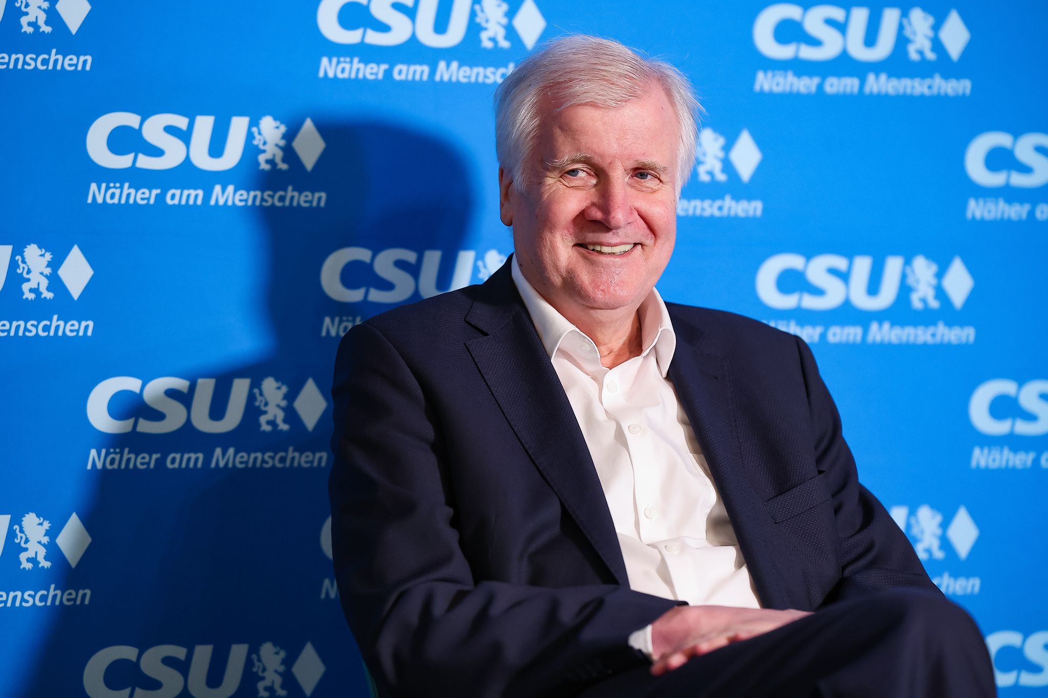 Auf Parteiveranstaltungen ist Horst Seehofer gelegentlich noch zu sehen. Doch der frühere bayerische Ministerpräsident, der unter Kanzlerin Merkel zuletzt Bundesinnenminister war, hat sich aus der aktiven Politik zurückgezogen. (Archivfoto)