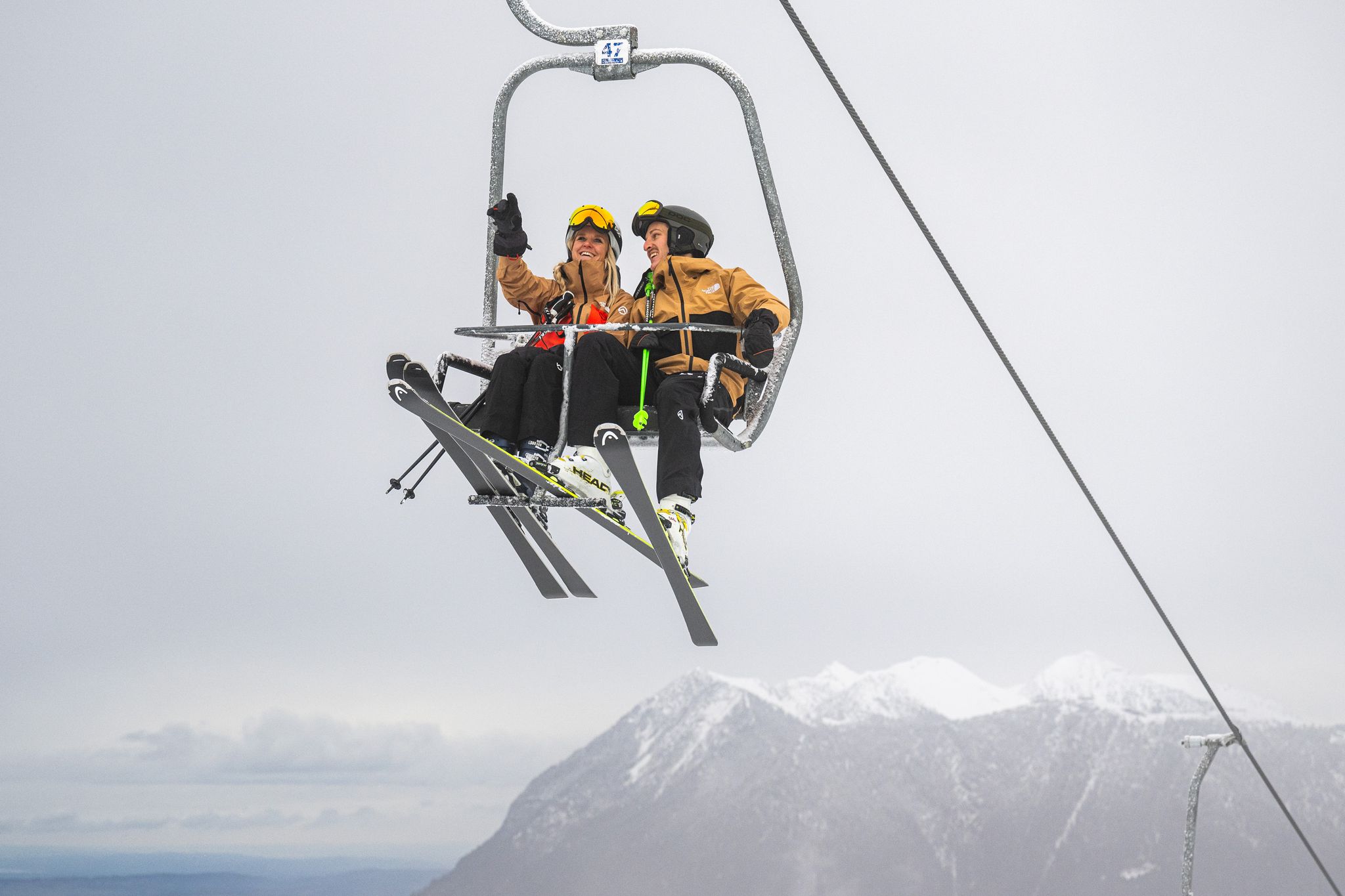 Skipass-Preise steigen: Besonders in den Alpenregionen müssen Wintersportler mit höheren Kosten rechnen, während deutsche Skigebiete günstiger bleiben.