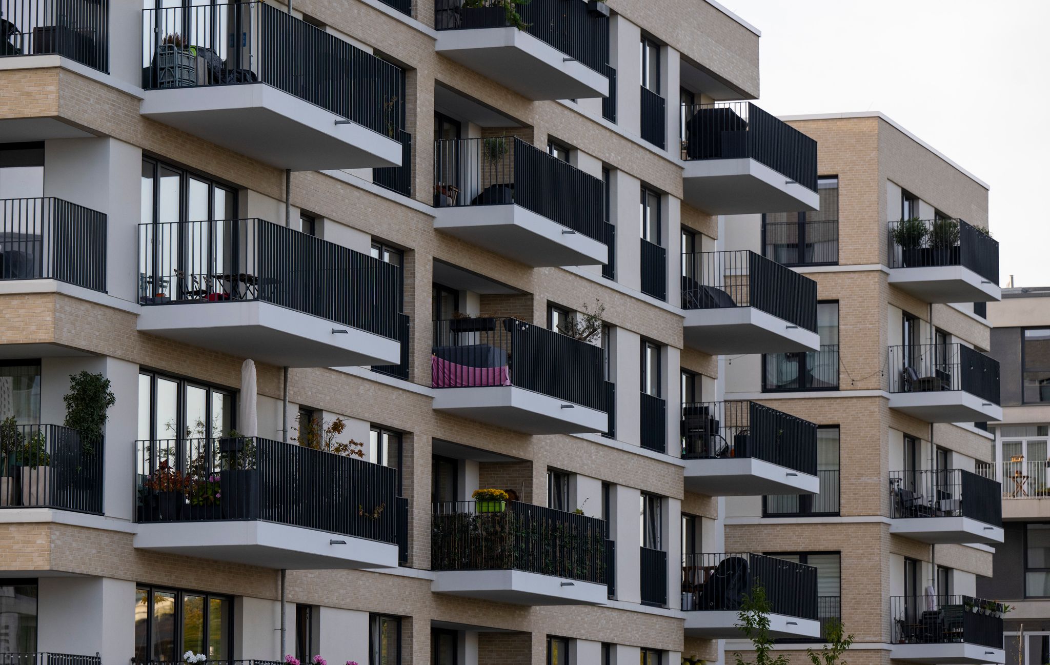 Banken vergeben wieder mehr Immobilienkredite an Verbraucher (Archivbild).