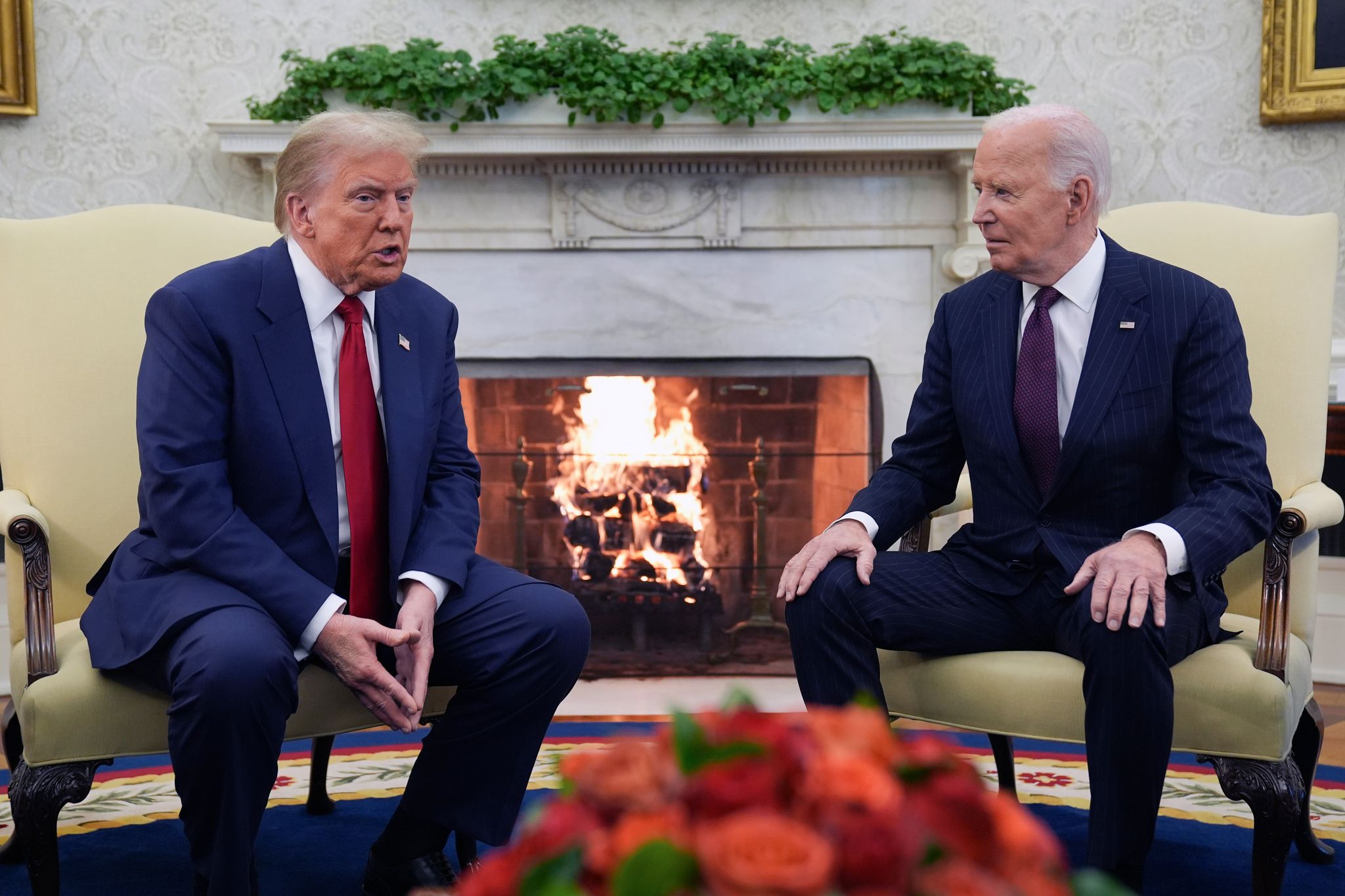 Biden und Trump im Oval Office.