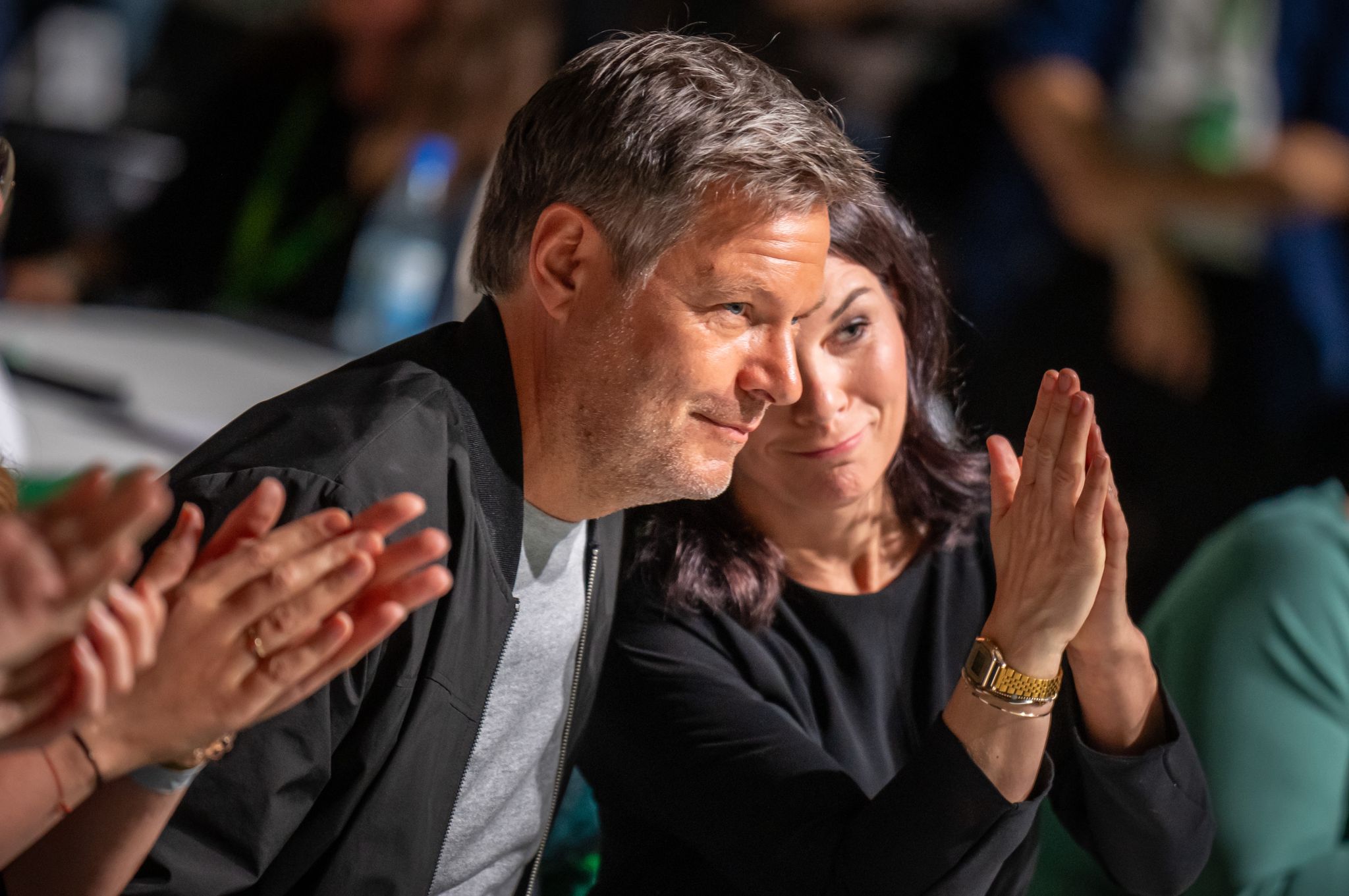 Bundeswirtschaftsminister Robert Habeck hat sich als Spitzenkandidat der Grünen für die anstehende Bundestagswahl angeboten.