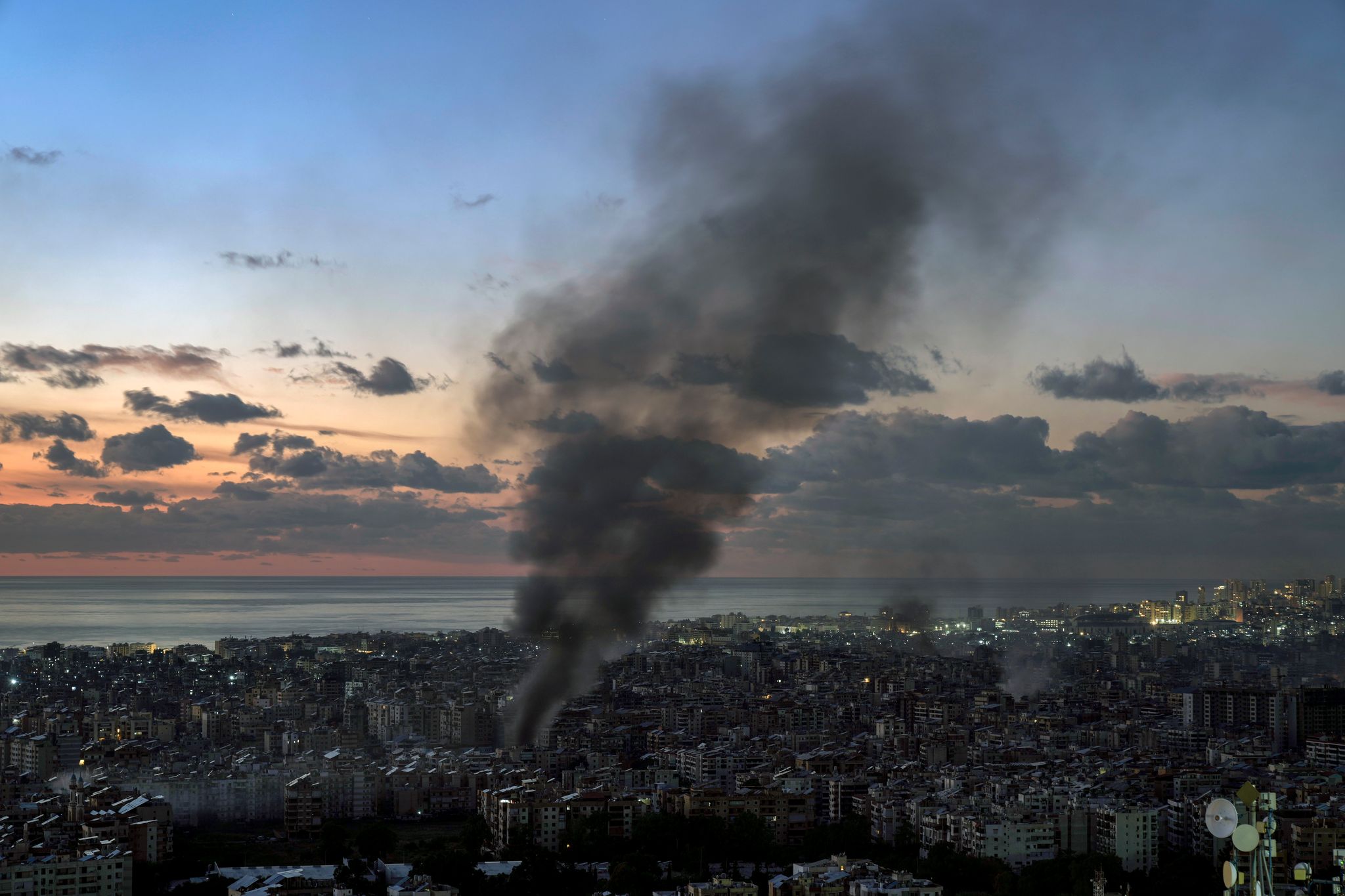 Die israelische Luftwaffe flog bis kurz vor dem Inkrafttreten der vereinbarten Waffenruhe heftige Angriffe in Beirut.