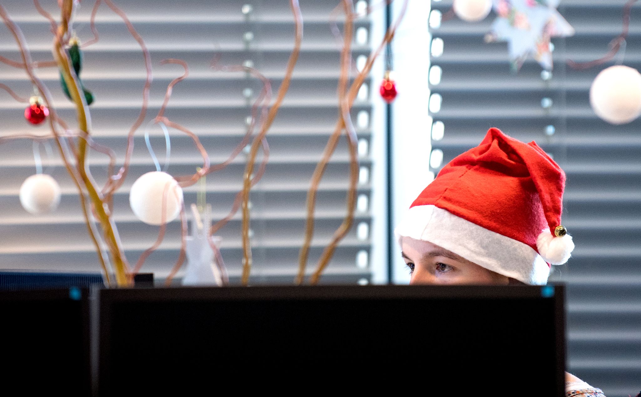 Ist das Weihnachtsgeld erstmal auf dem Konto, wird die Stimmung im Büro gleich viel festlicher.