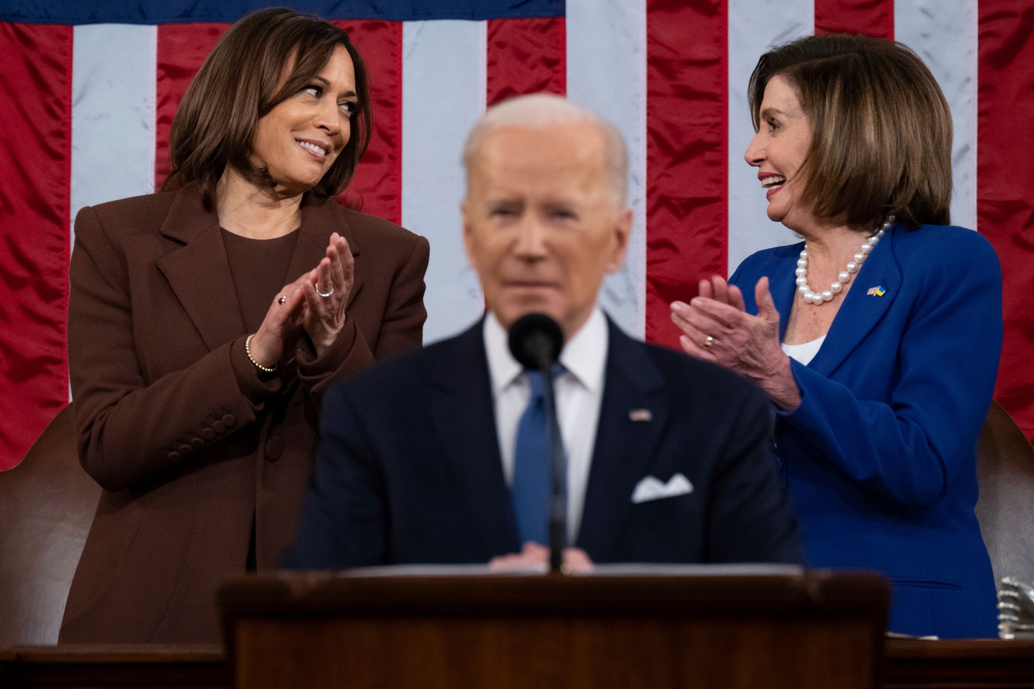 Einst vereint in trauter Dreisamkeit: Vizepräsidentin Harris, Präsident Biden und Parlaments-Frontfrau Pelosi. (Archivbild)