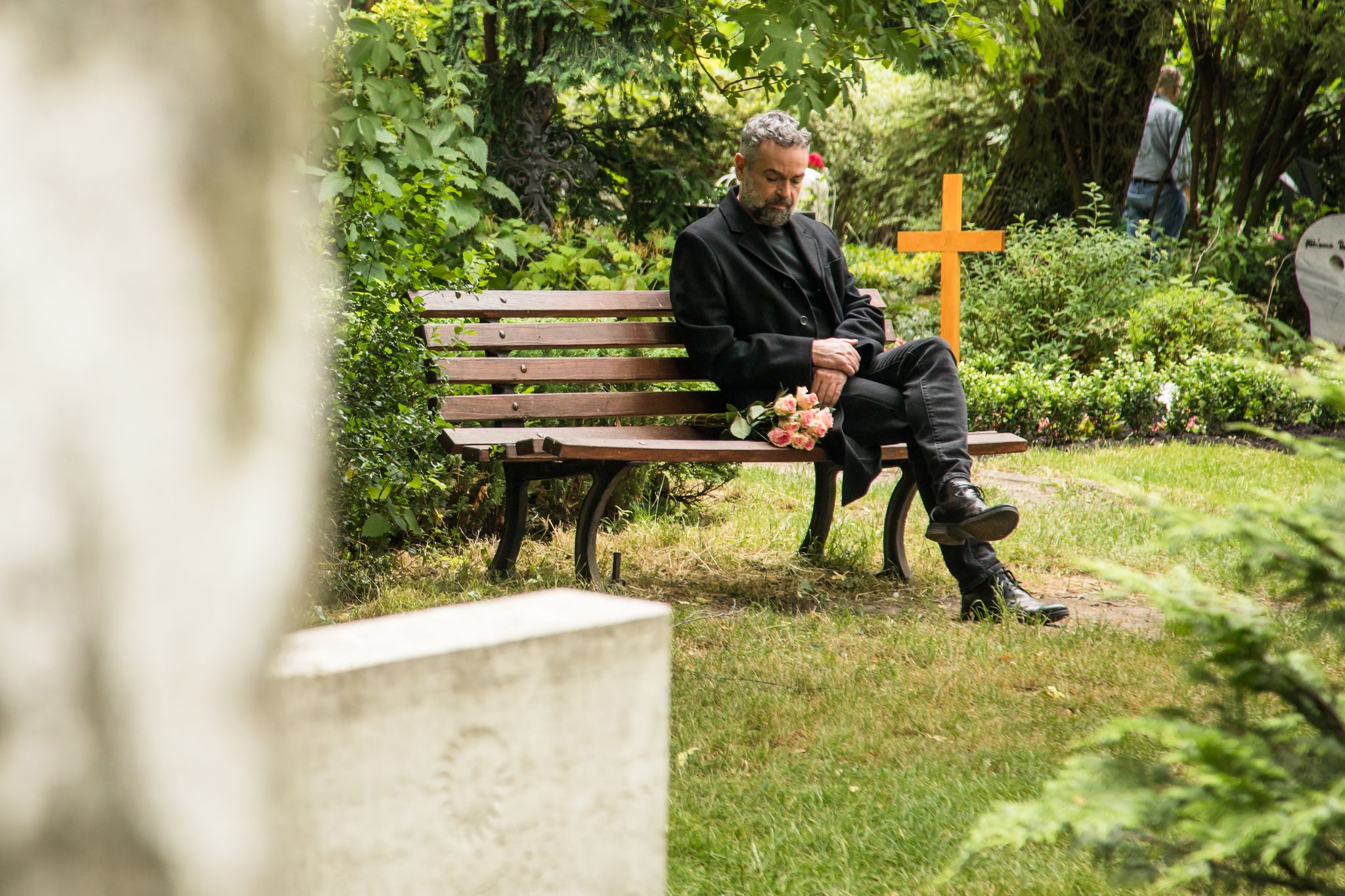 Wenn der verstorbene Ehepartner bereits Rente bezogen hat, können Witwen oder Witwer innerhalb von 30 Tagen nach dem Tod einen Vorschuss auf die Hinterbliebenenrente beantragen.