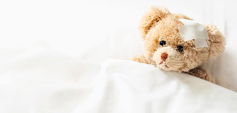 Foto: Rawf8/iStock Teddybär Bett Krank Kind