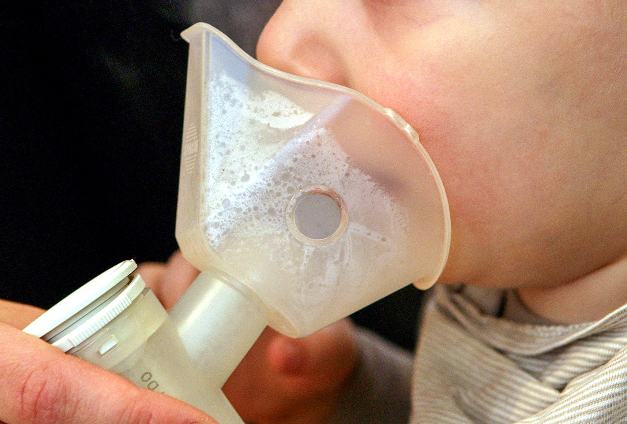 Inhalationsgeräte sind für Kinder wie für Erwachsene gleichermaßen gemacht. Babys brauchen allerdings mitunter eine spezielle Babymaske.