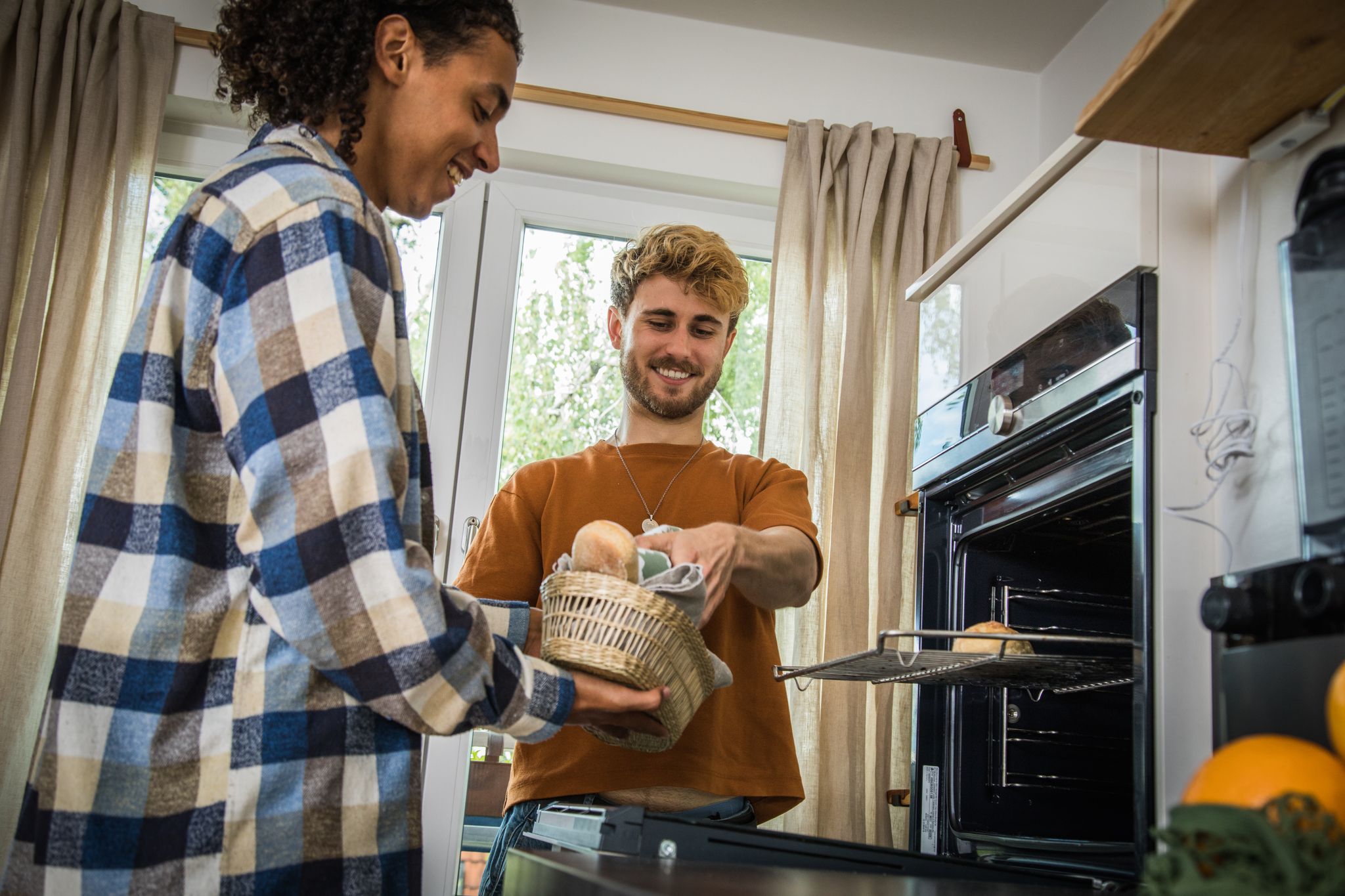 Energieeffizientes Kochen: Mit einfachen Tipps lassen sich in der Küche Strom und Kosten sparen.