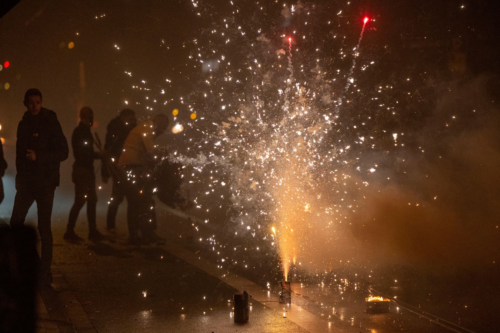 Bei Augenverletzungen durch Feuerwerk ist sofortige Hilfe nötig.