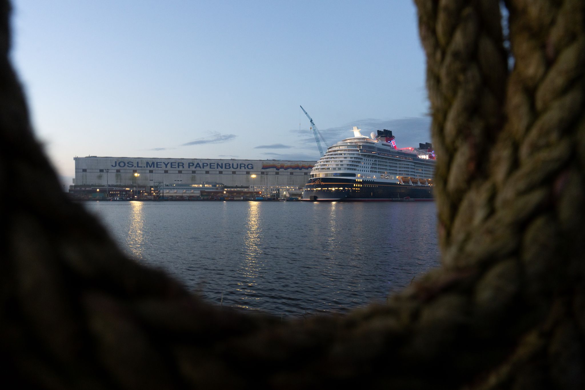 Der Bund und das Land Niedersachsen wollen noch vor Weihnachten zu jeweils 40 Prozent bei der Papenburger Meyer Werft einsteigen. (Archivfoto)