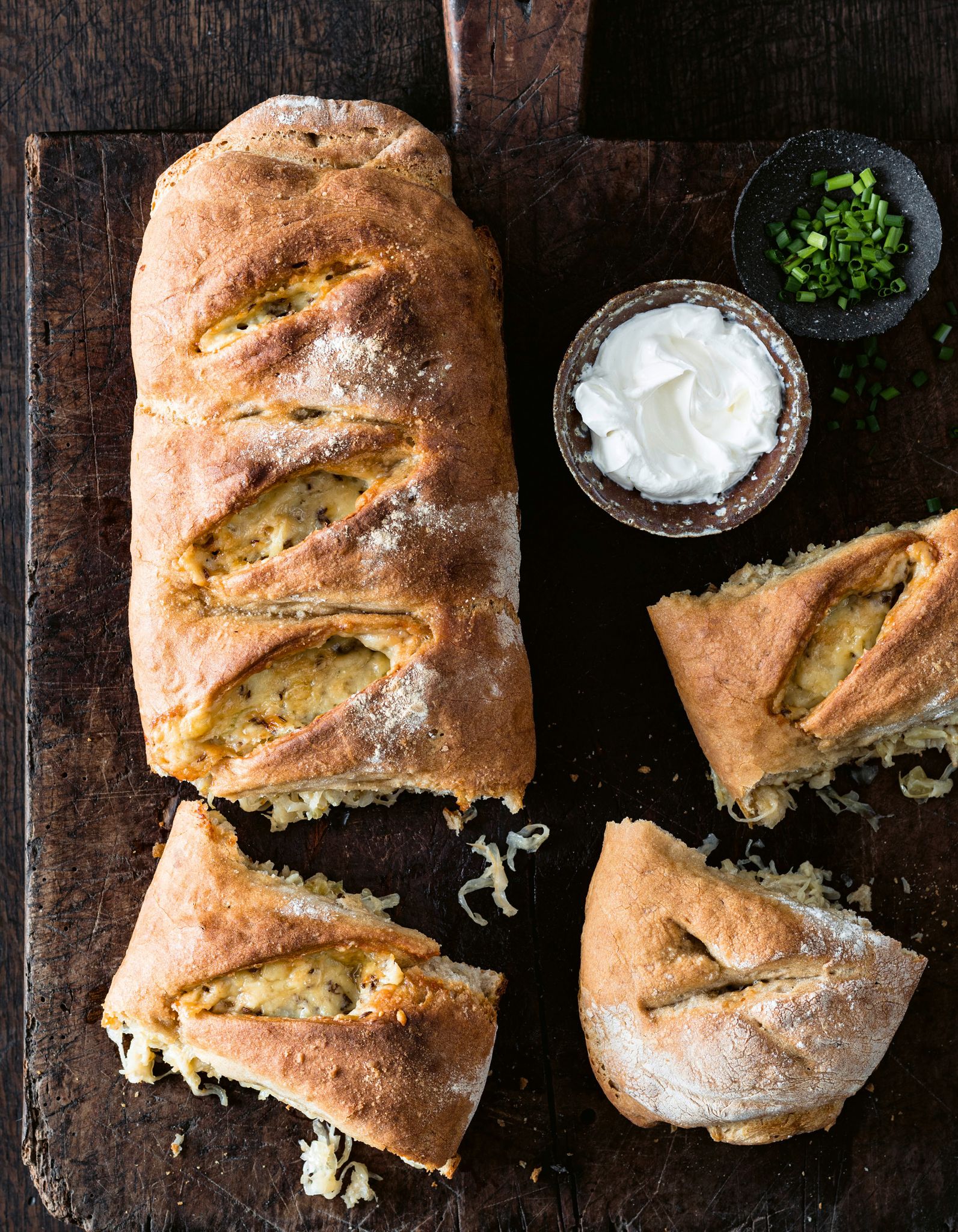 Das Sächsische Handbrot von Anne-Katrin Weber ist mit Kraut und Käse gefüllt.