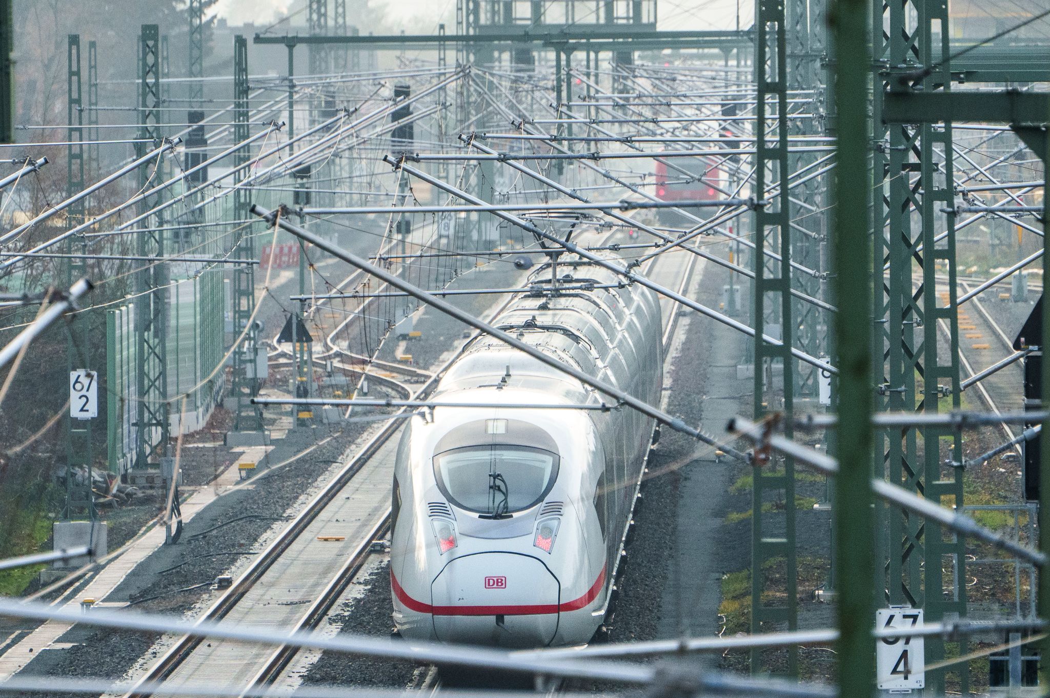 Bundestag macht den Weg für Bahn-Milliarden frei.