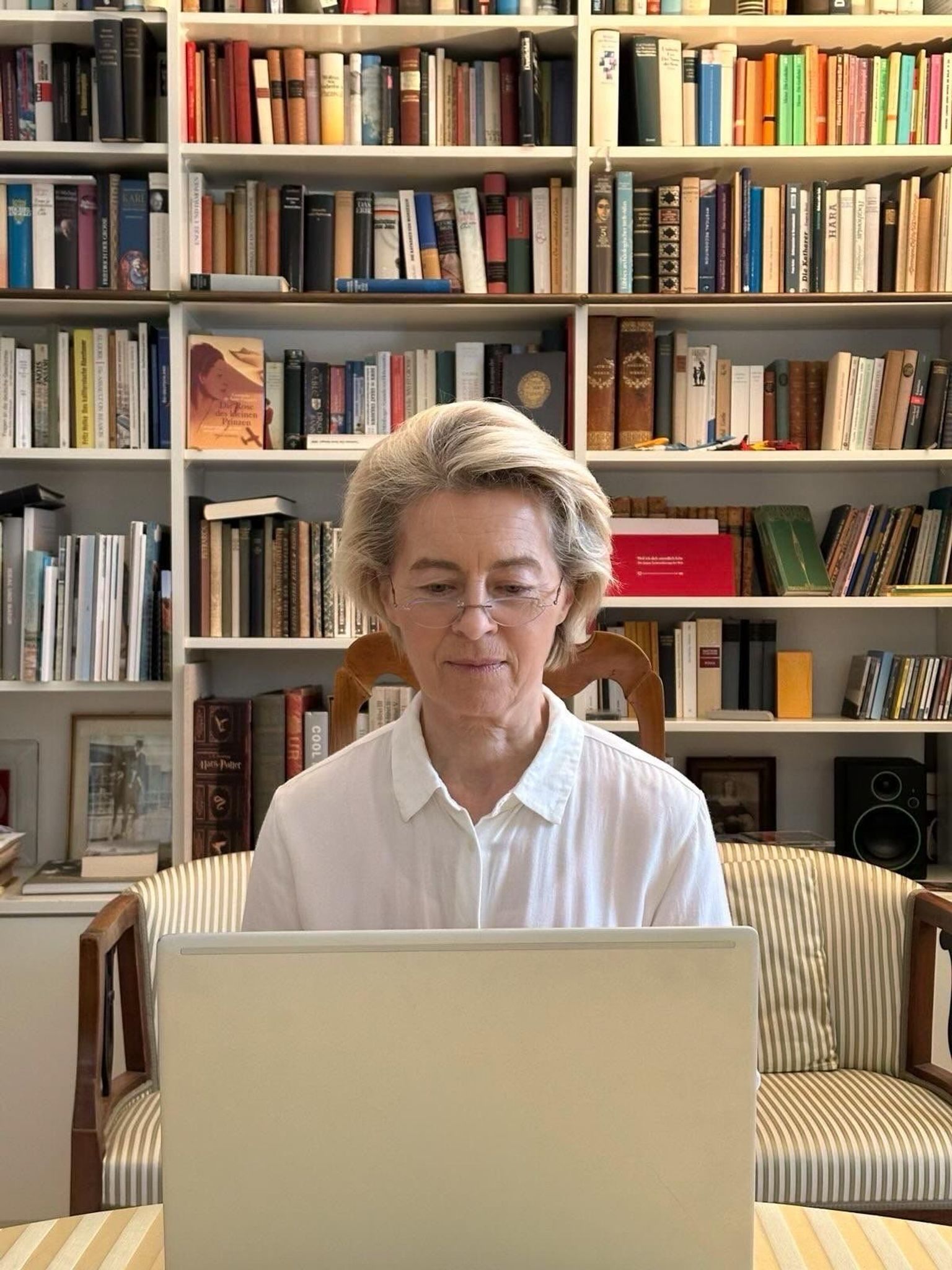 «Home sweet home…office!» - mit diesen Worten unterschrieb Ursula von der Leyen jetzt ein Foto, das sie auf Instagram postete.