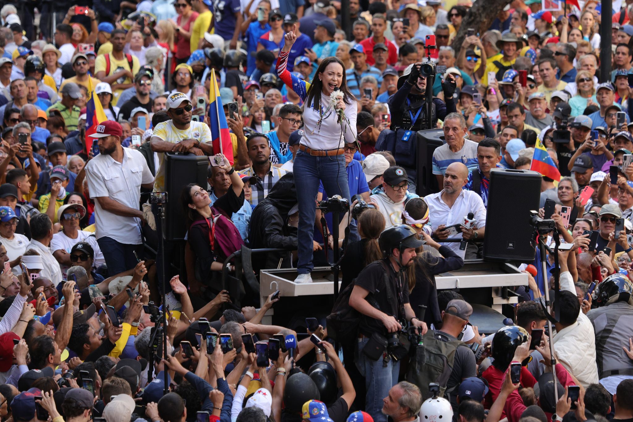 Venezuelas Oppositionsführerin María Corina Machado ist bei ihrem ersten öffentlichen Auftritt seit Monaten nach Angaben der Opposition gewaltsam abgefangen und entführt worden.