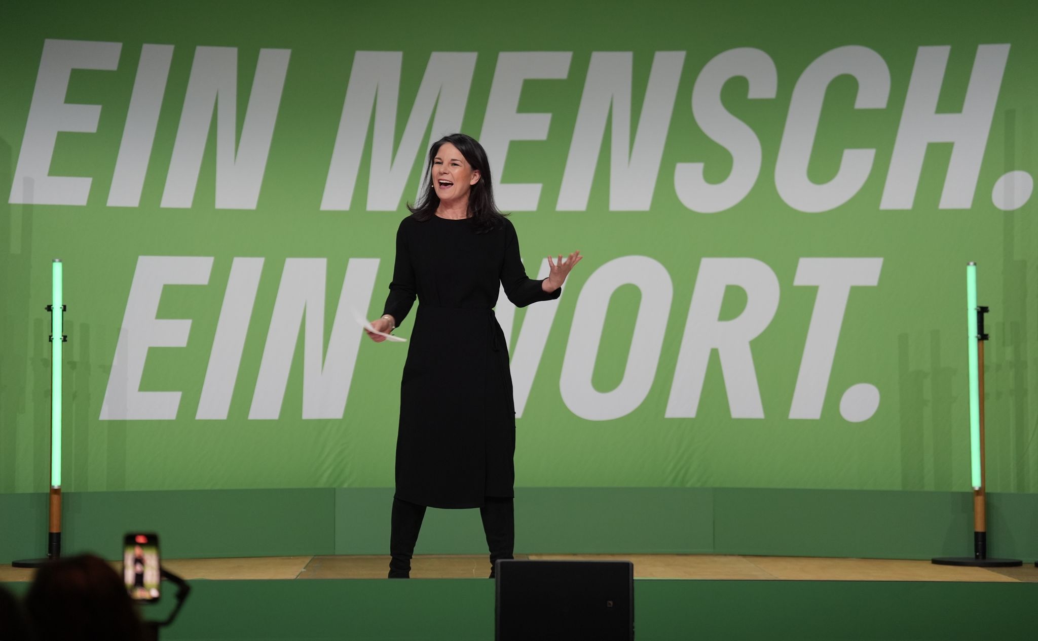 Vor dem Auftritt von Grünen-Kanzlerkandidat Robert Habeck sprach Bundesaußenministerin Annalena Baerbock.