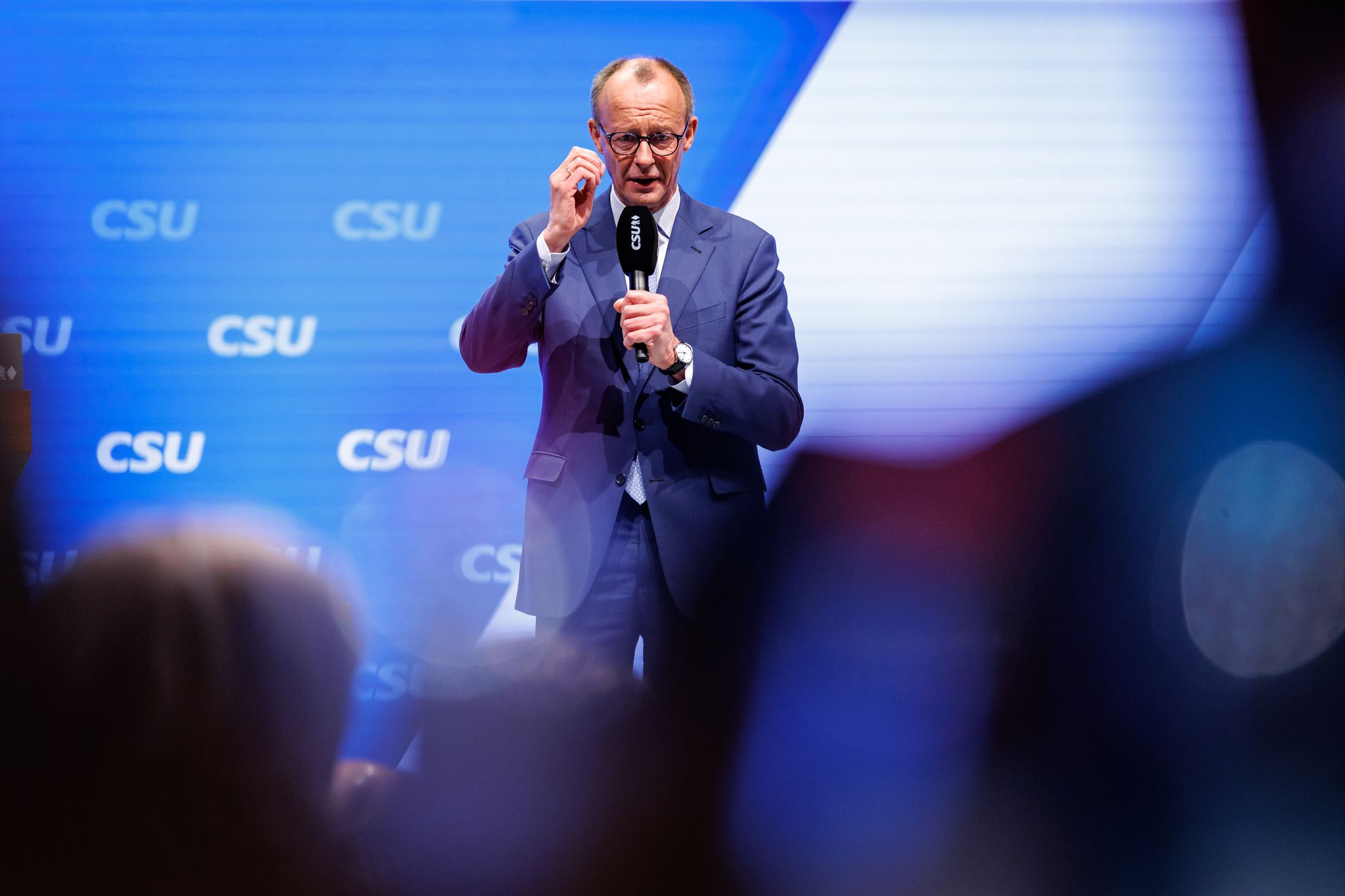 Friedrich Merz grenzt sich auf dem CSU-Parteitag gegen die AfD ab.