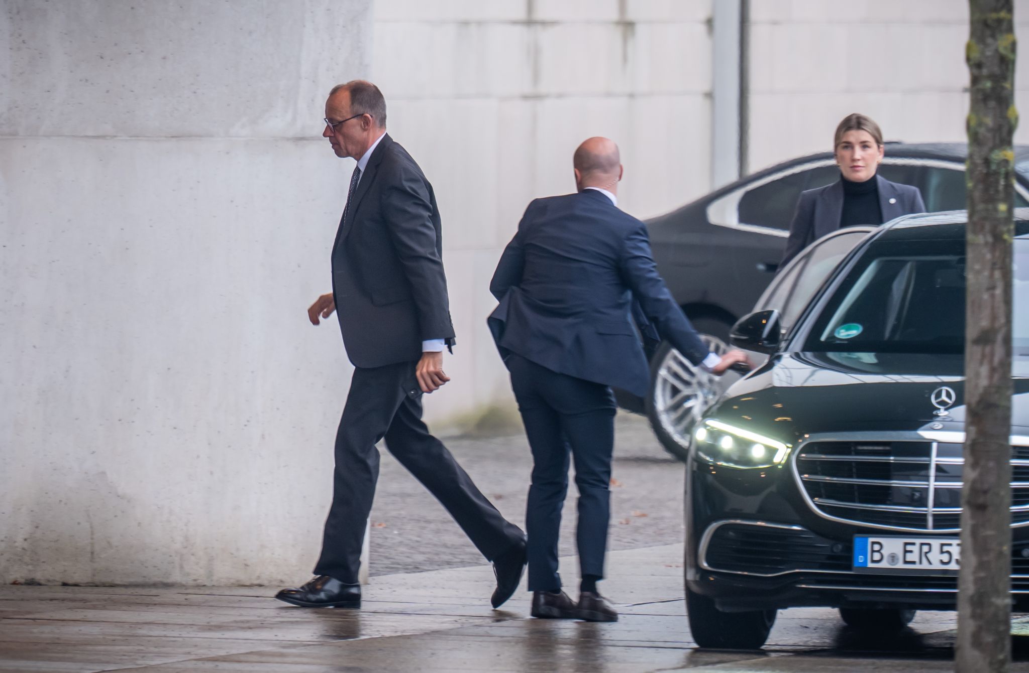 Zwei Tage nach der gewonnenen Bundestagswahl berät Unions-Kanzlerkandidat Friedrich Merz (CDU) mit Kanzler Olaf Scholz (SPD) über das Vorgehen in der Übergangsphase. Dabei könnte auch ein konkretes Vorhaben eine Rolle spielen.