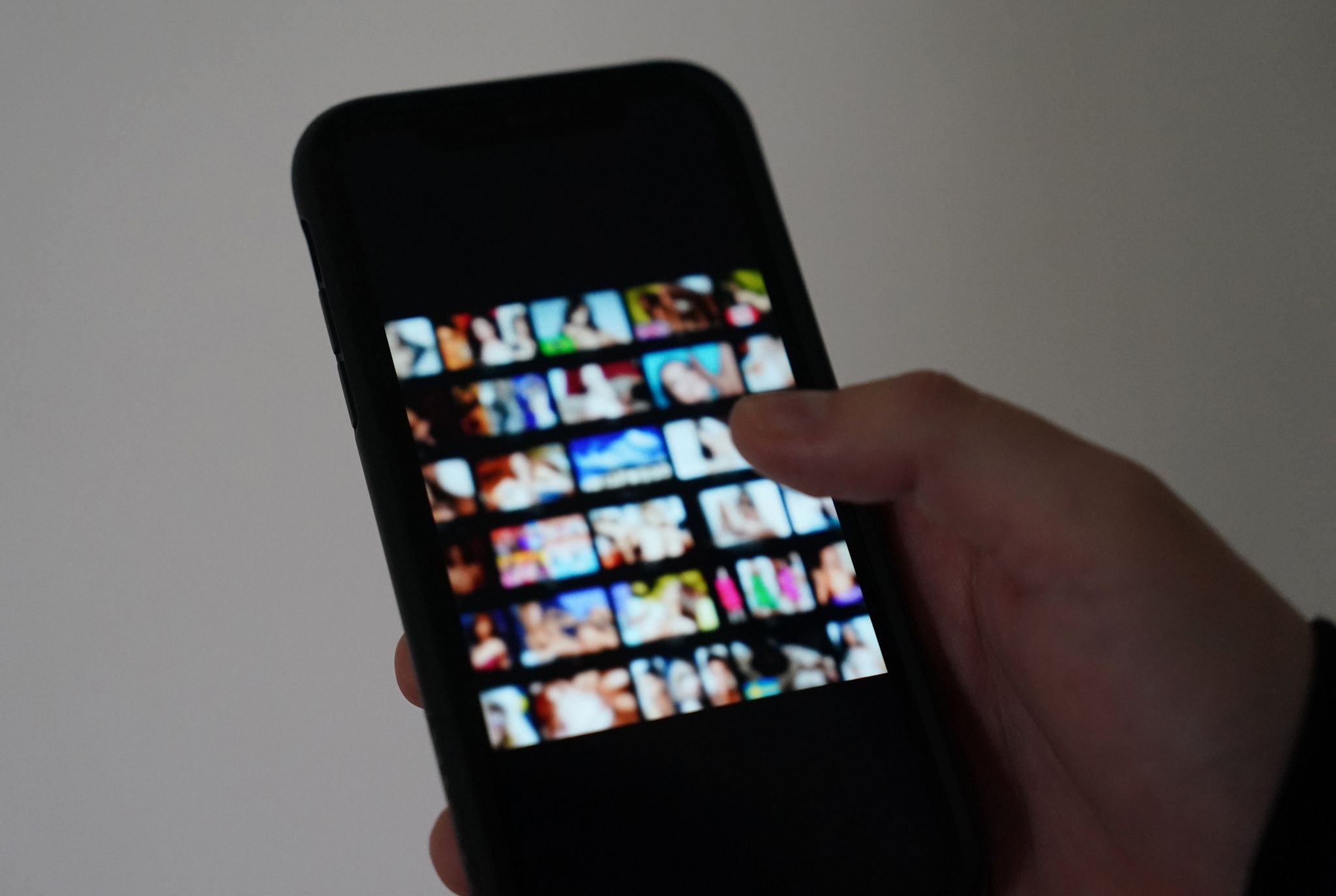 «Sextortion» beginnt mit einem vermeintlichen Online-Flirt und endet mit der Drohung, intime Bilder oder Videos zu veröffentlichen.