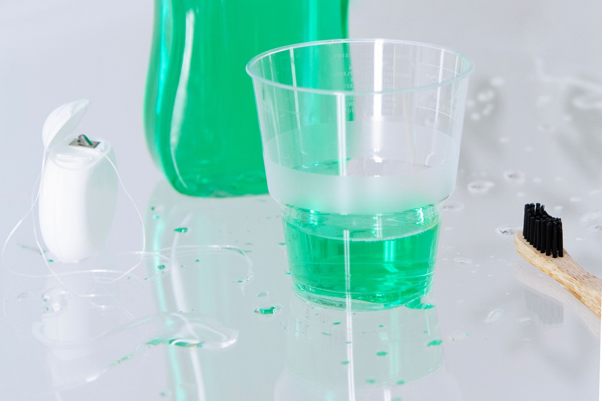 Durchwachsenes Ergebnis: «Stiftung Warentest» hat 20 Mundspüllösungen untersucht, darunter drei Produkte für Kinder.