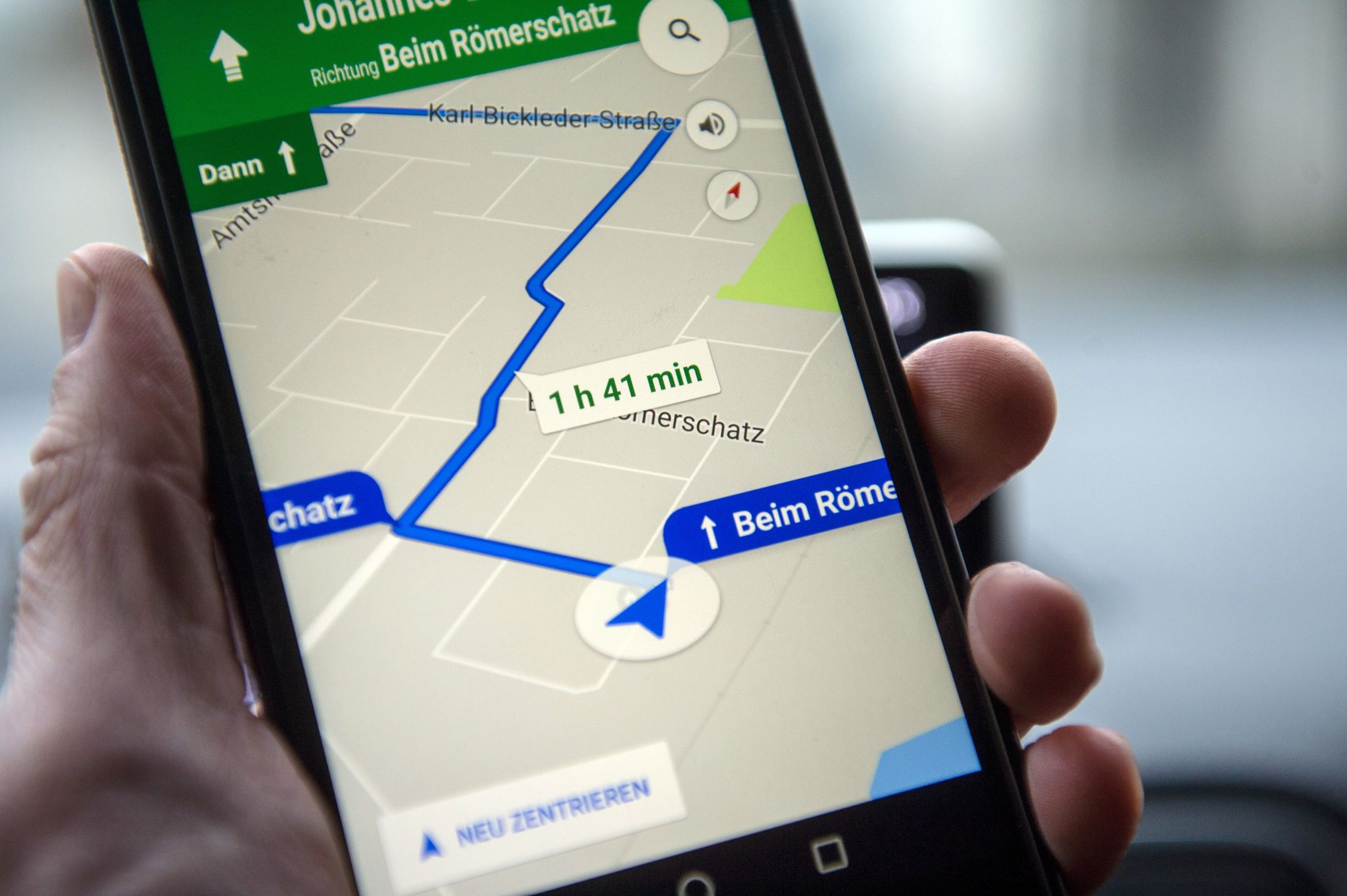 Über zwei Milliarden Nutzer pro Monat verwenden Google Maps, um Orte zu lokalisieren oder sich navigieren zu lassen