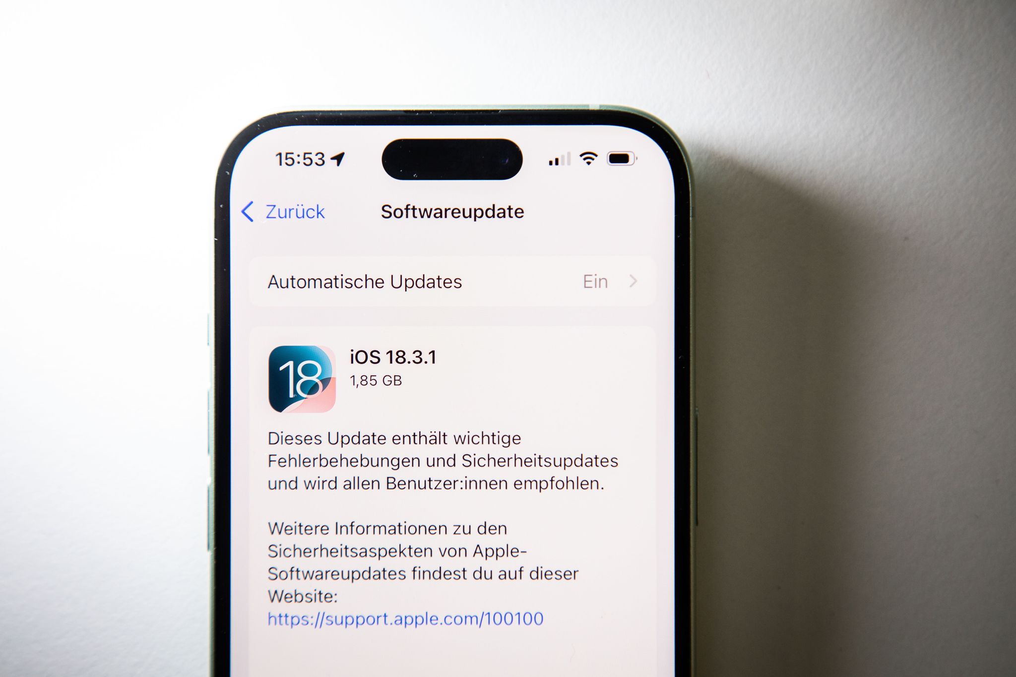 Ab Juni 2025 schreibt die EU-Ökodesign-Verordnung für neue Smartphones Updates für mindestens fünf Jahre vor.