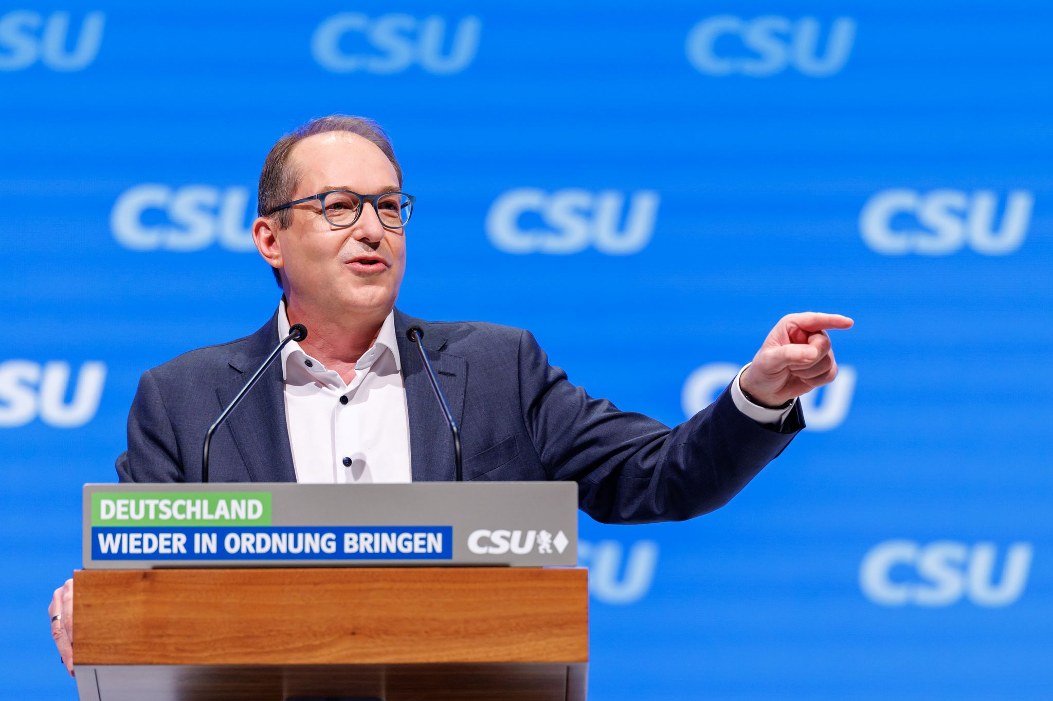 CSU-Spitzenkandidat Alexander Dobrindt sieht die Zeit für einen Politikwechsel gekommen. Er verteidigte erneut die Strategie der Union in der Migrationspolitik.